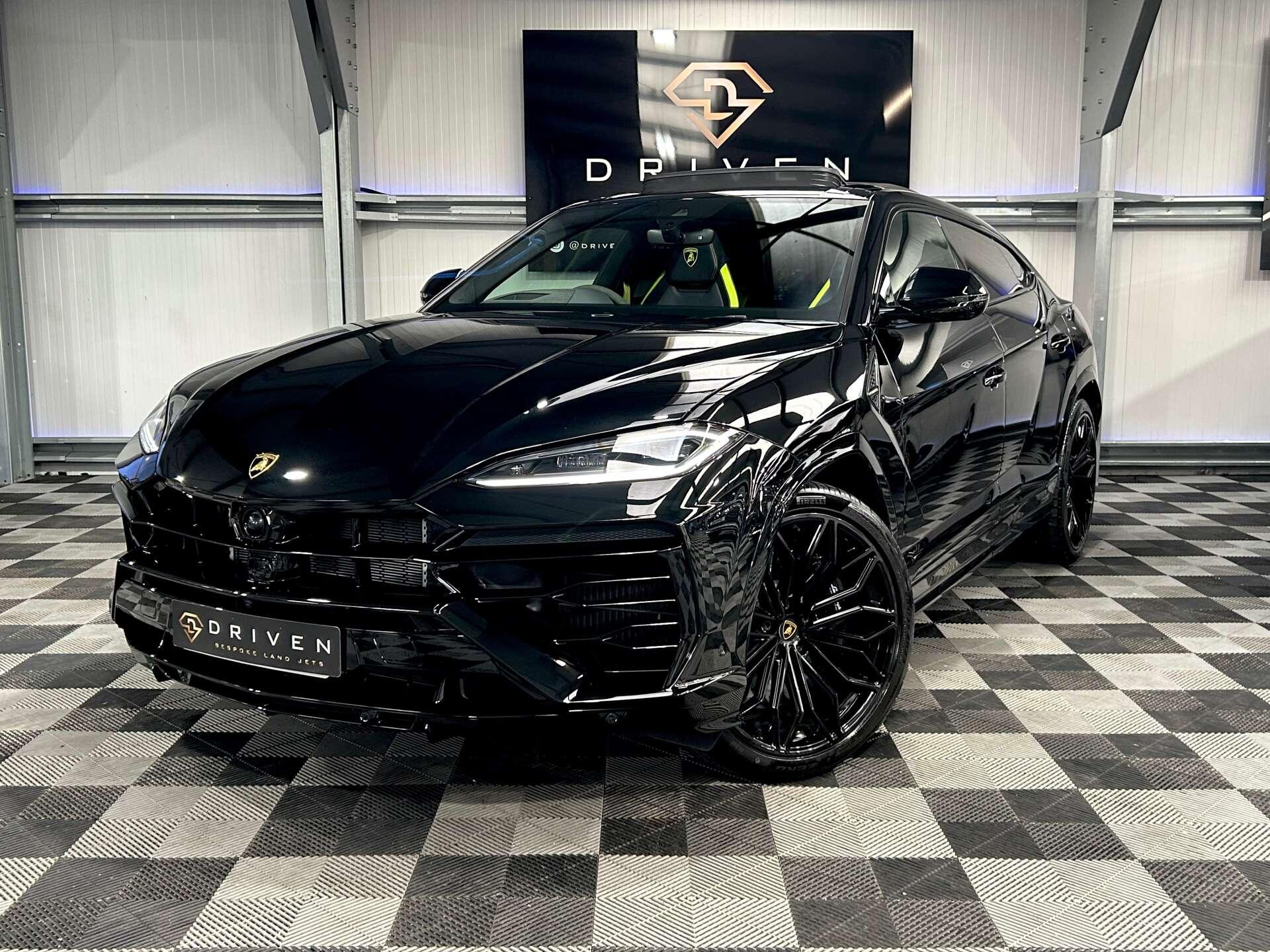 Lamborghini Urus view 9