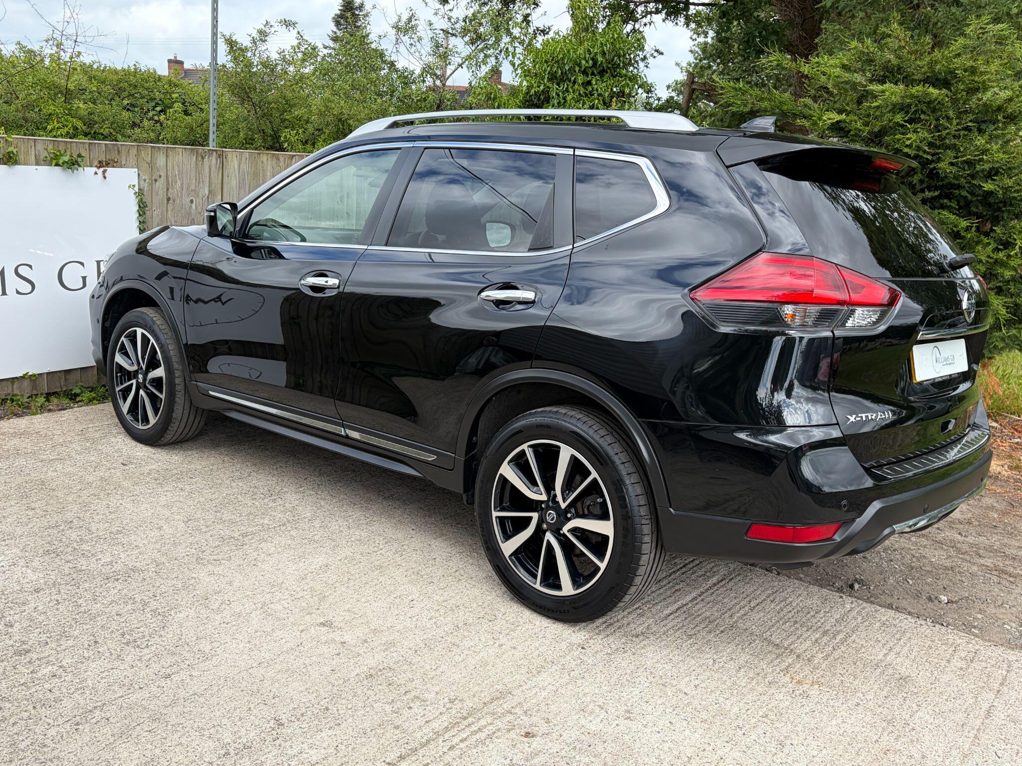 Nissan X-Trail view 4