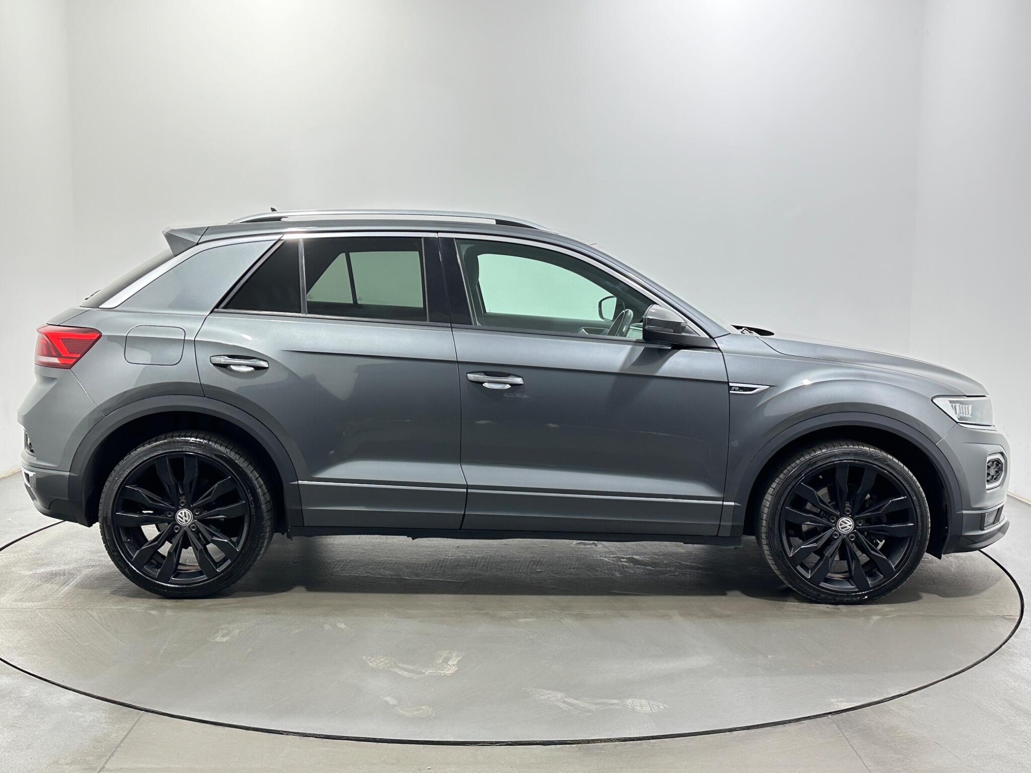 Volkswagen T-Roc view 9