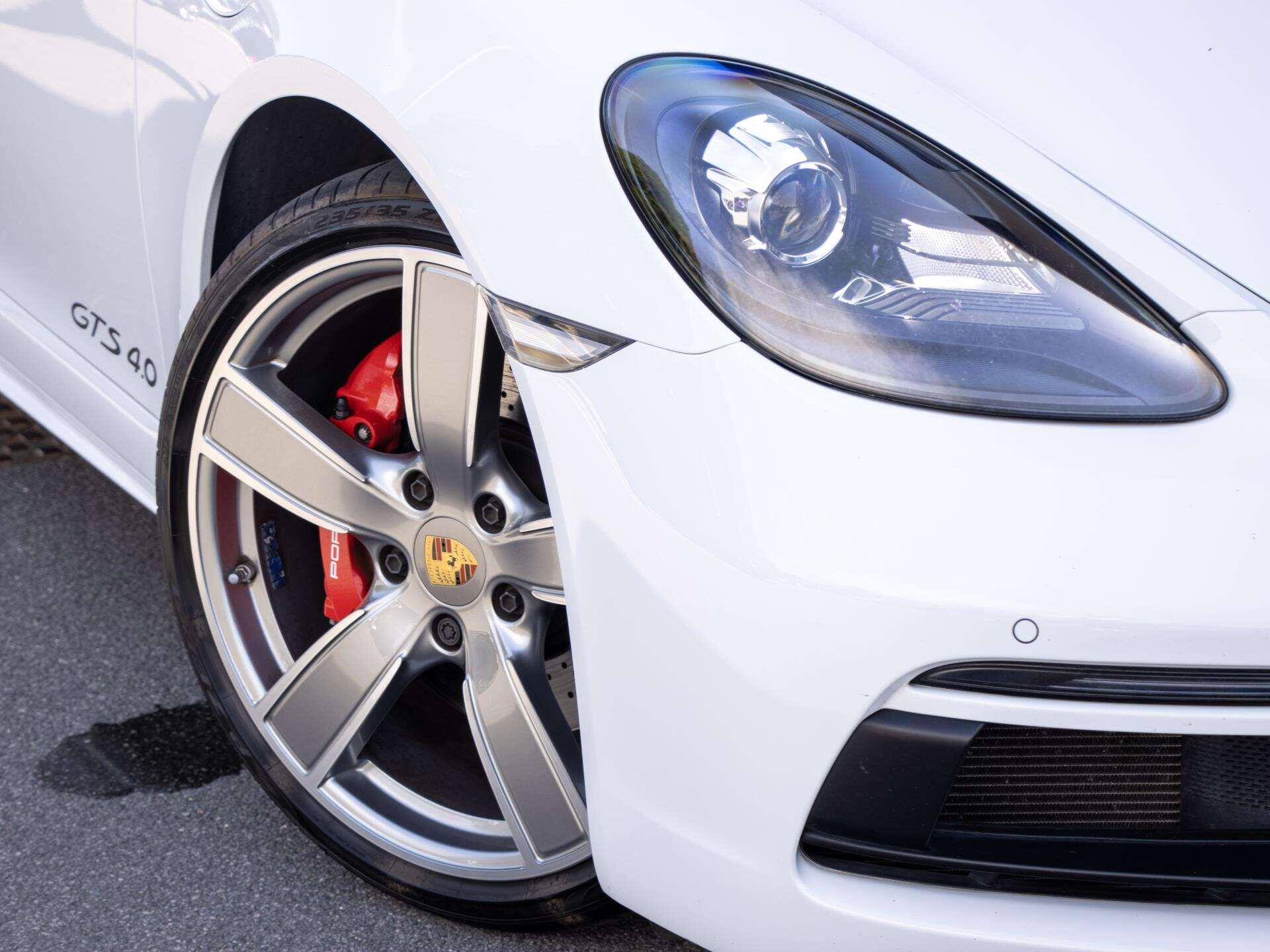 Porsche Cayman view 14