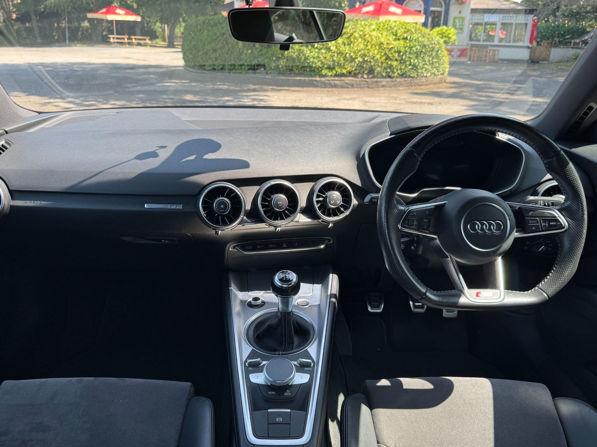 Audi TT view 20