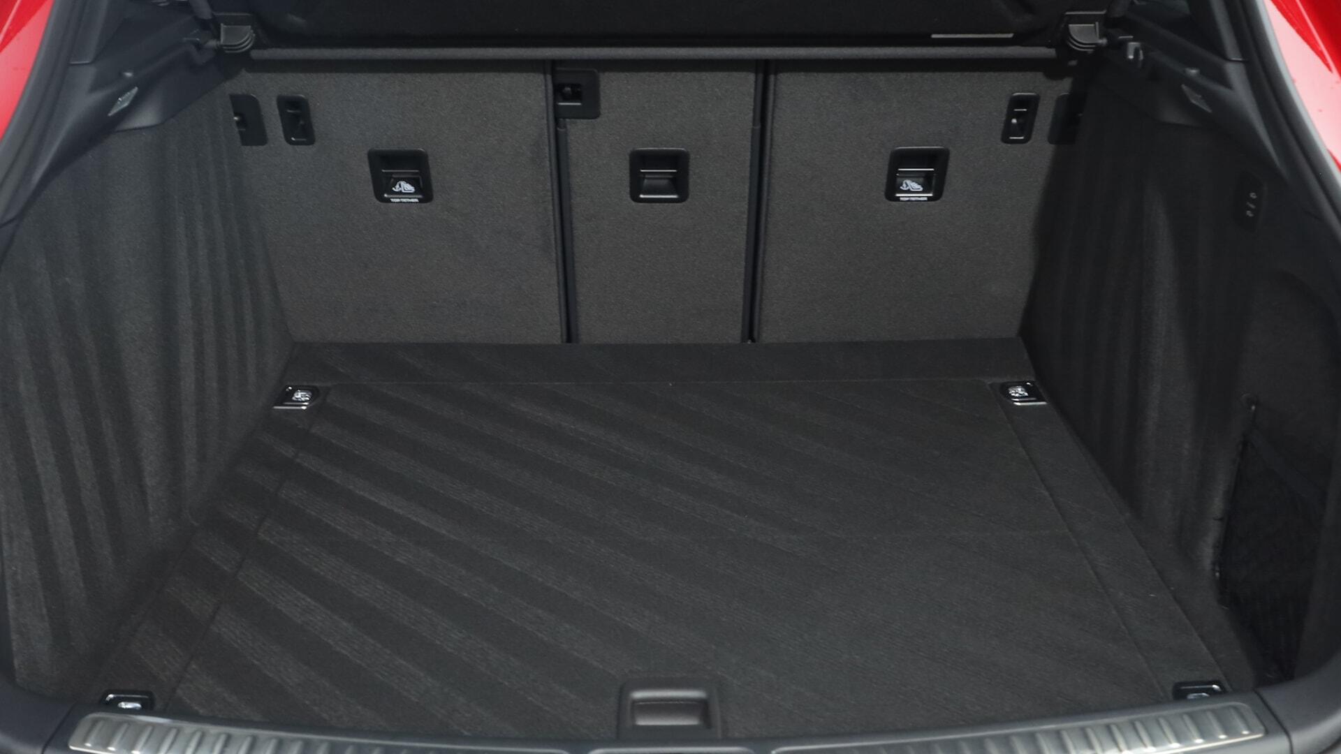 Porsche Macan view 26