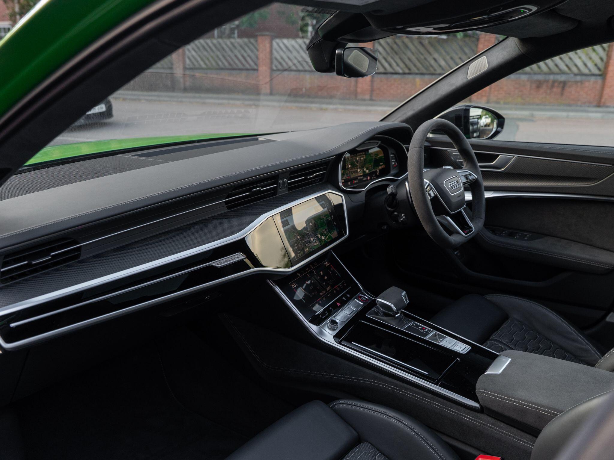 Audi RS6 Avant view 38
