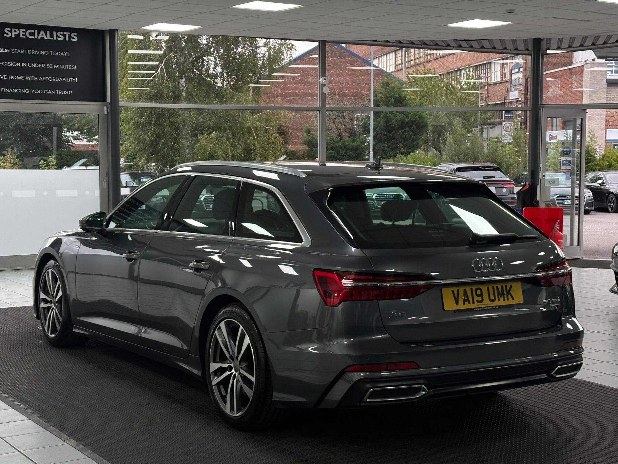 Audi A6 Avant view 8