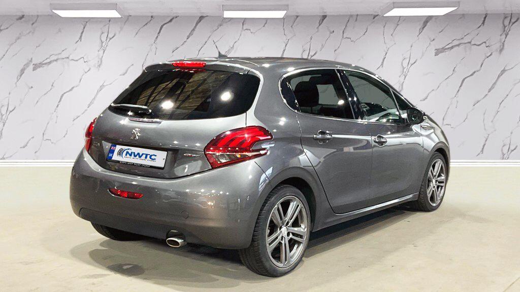 Peugeot 208 view 7