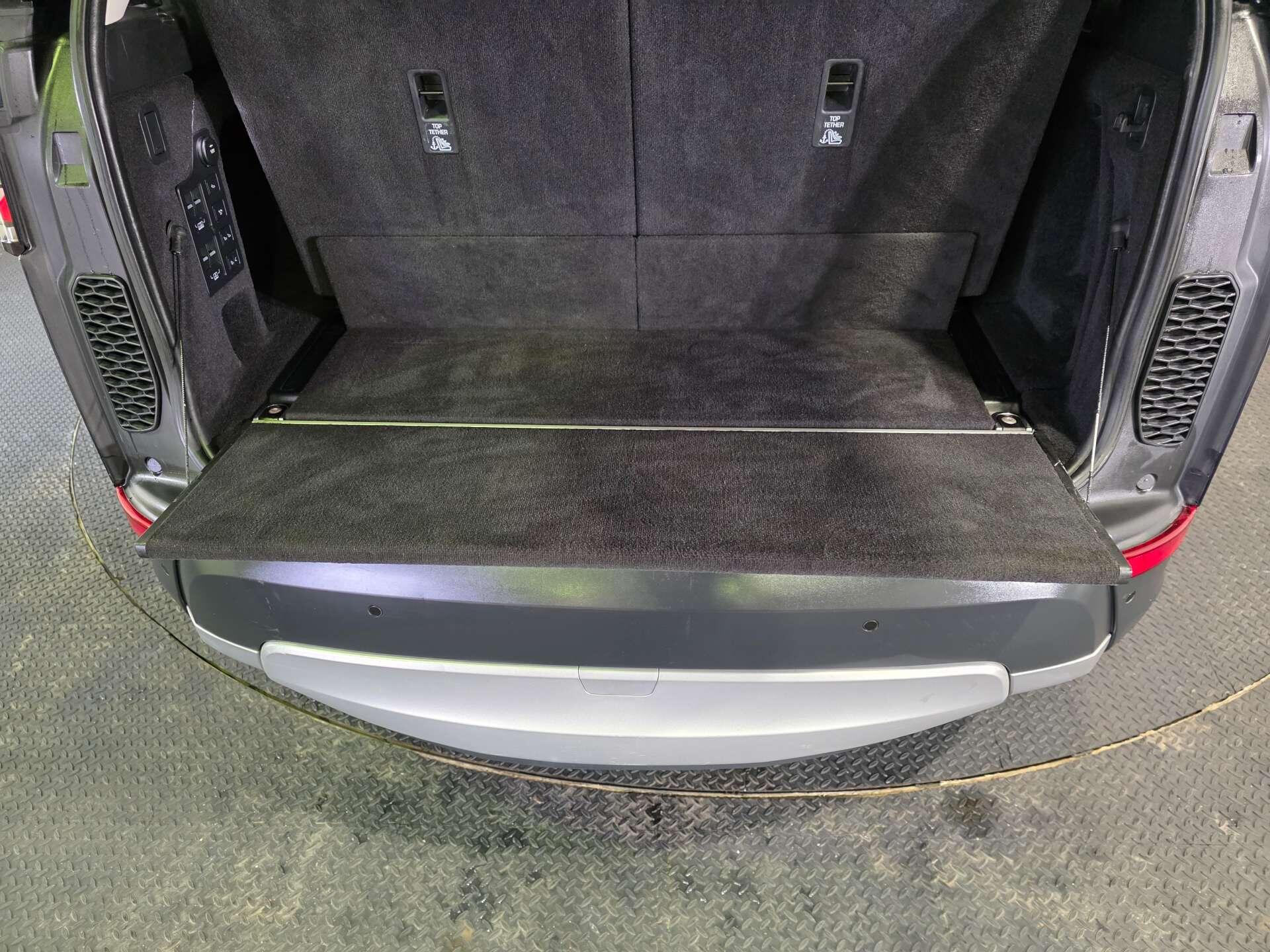 Land Rover Discovery view 21