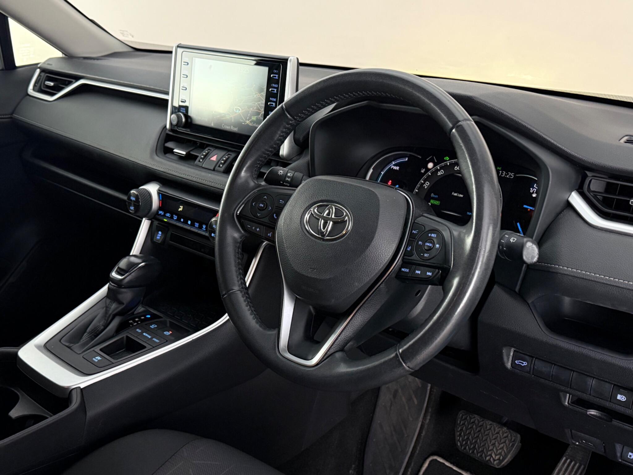 Toyota Rav4 view 3