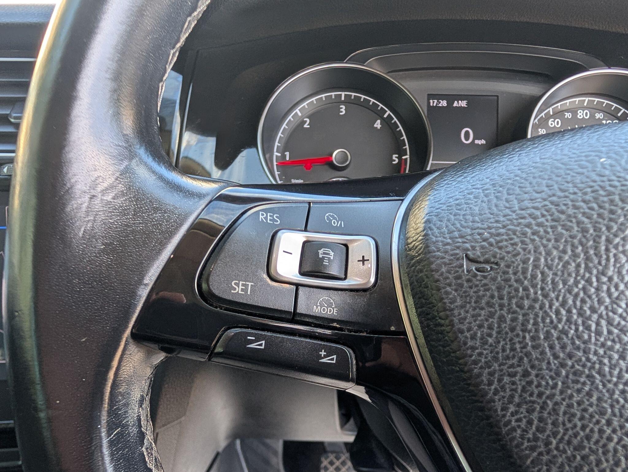 Volkswagen Golf view 26