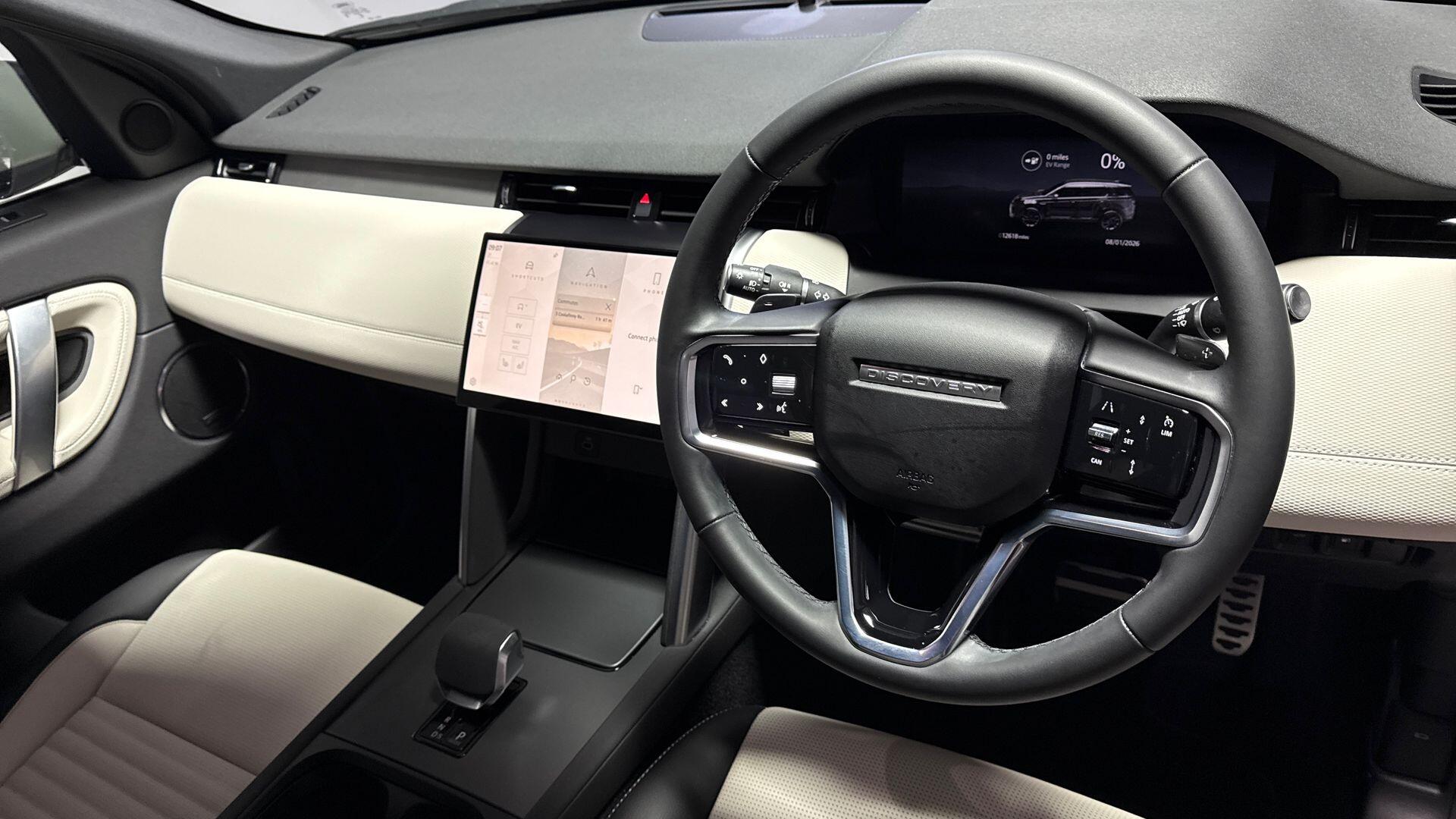 Land Rover Discovery Sport view 15