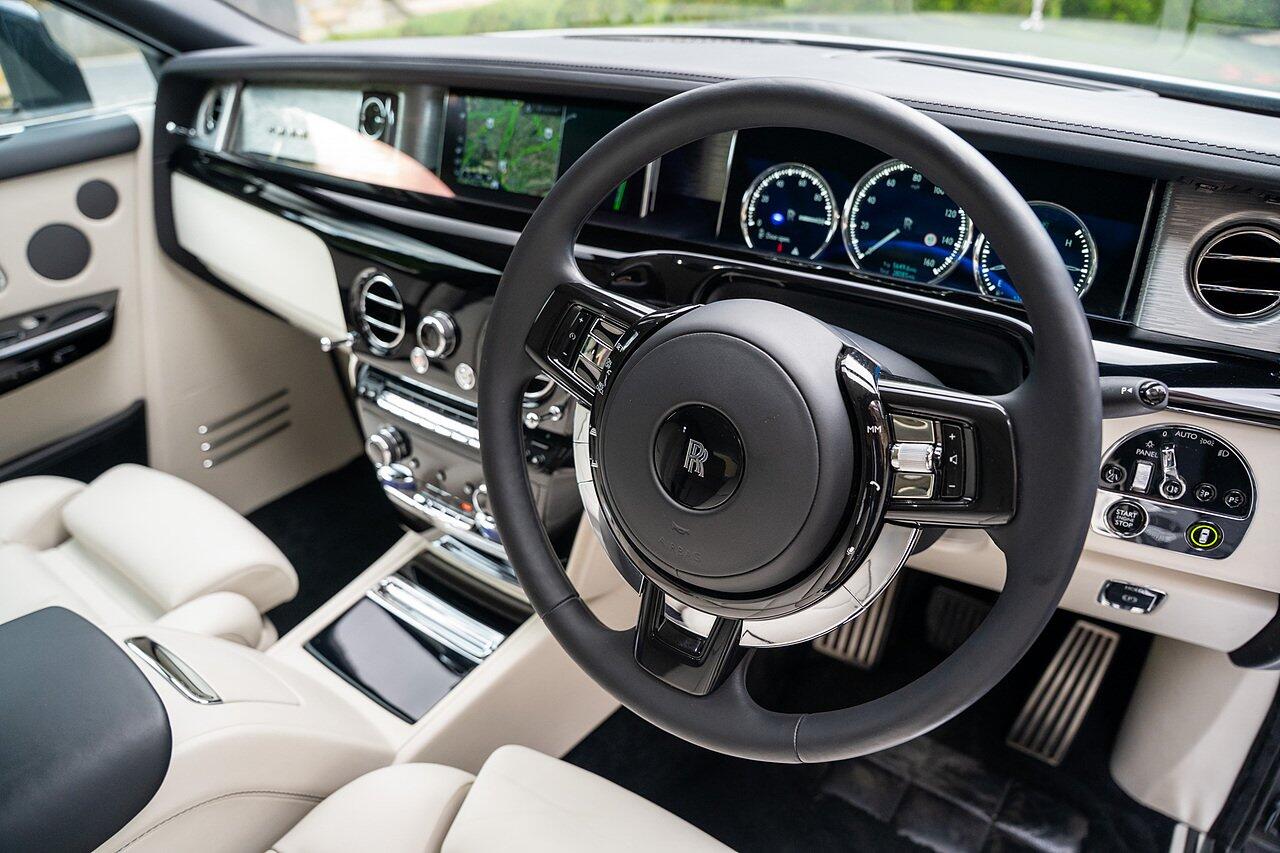 Rolls-Royce Phantom view 39
