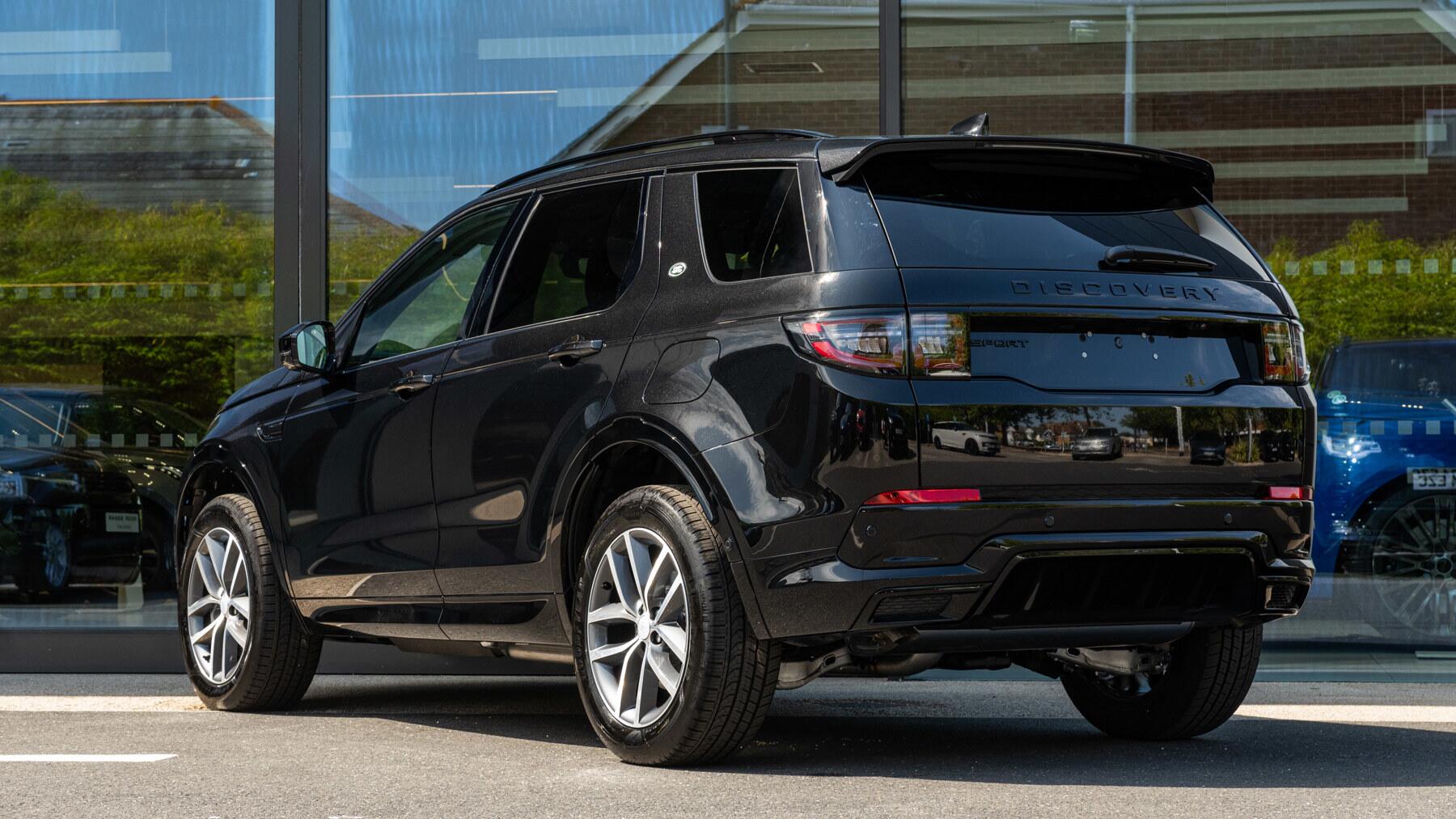 Land Rover Discovery Sport view 2