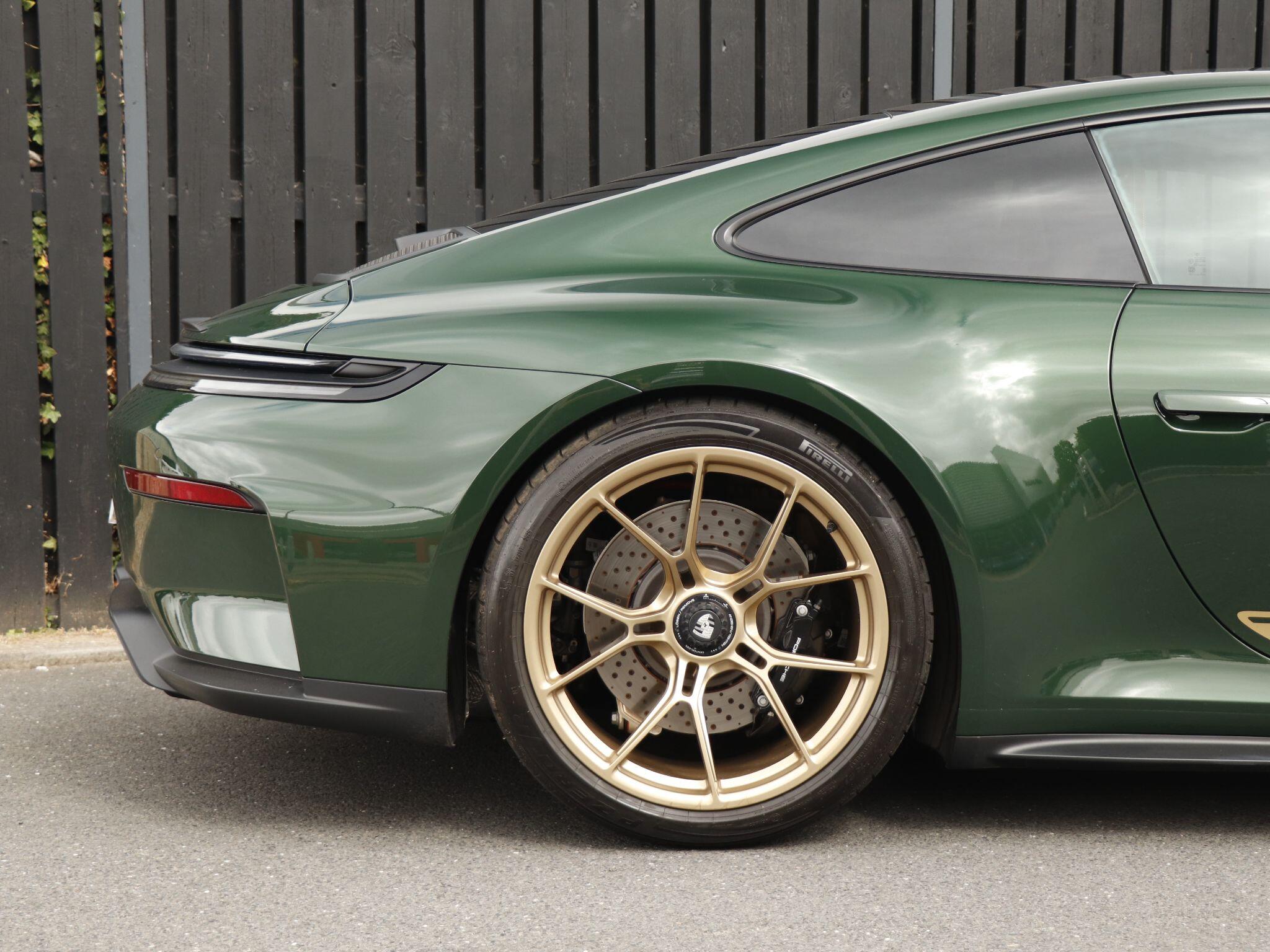 Porsche 911 view 30