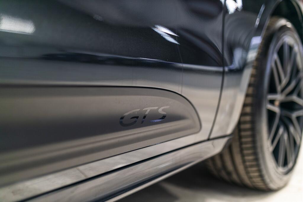 Porsche Macan view 12