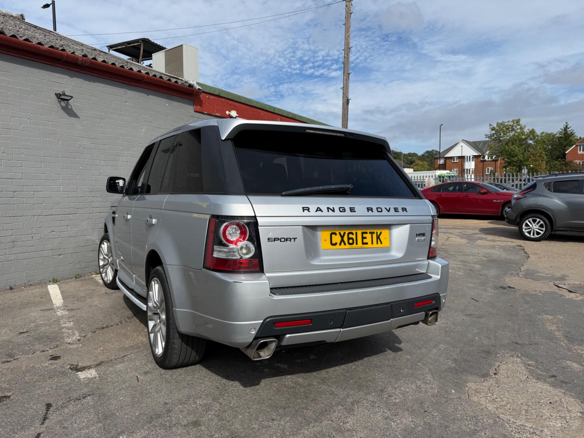 Land Rover Range Rover Sport view 2