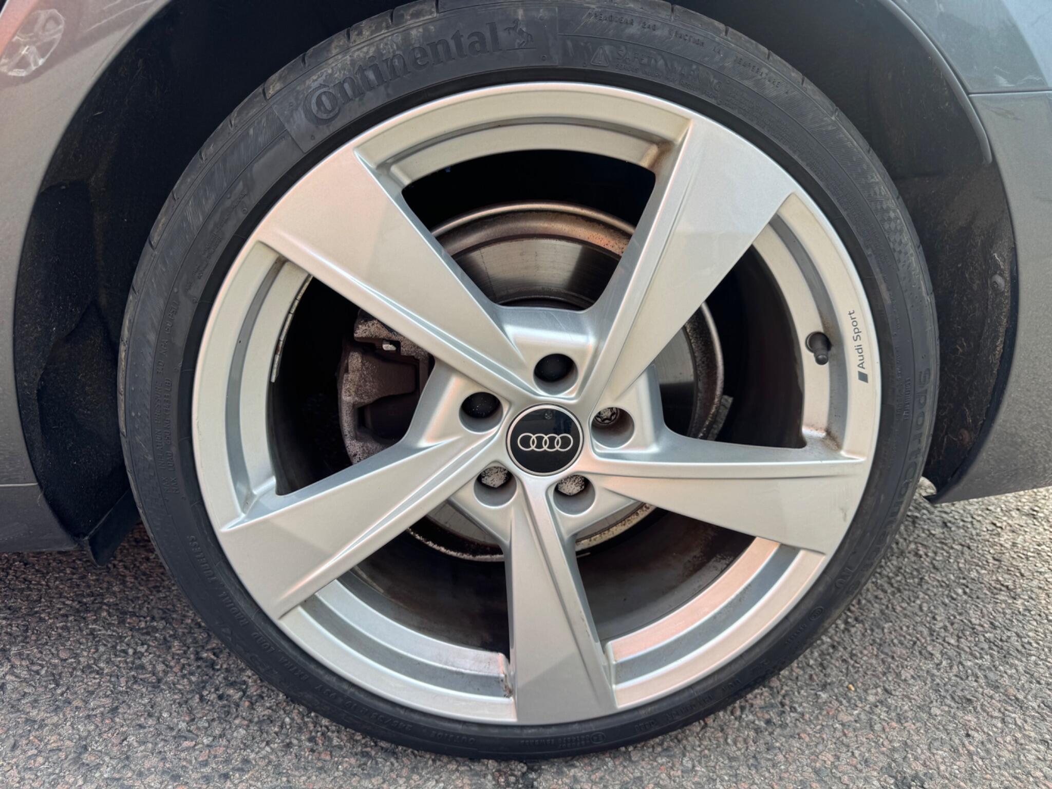 Audi A4 view 28