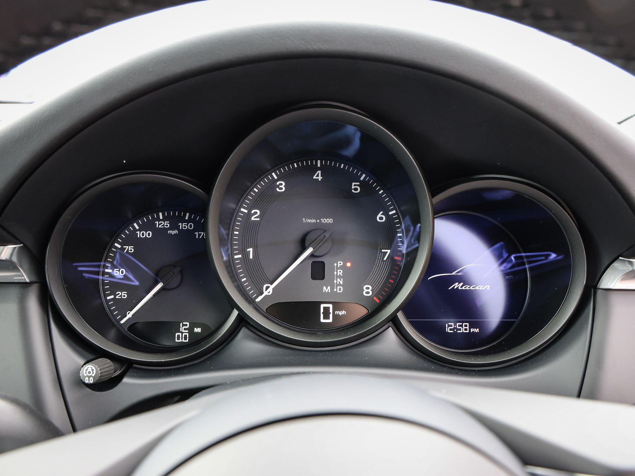 Porsche Macan view 50