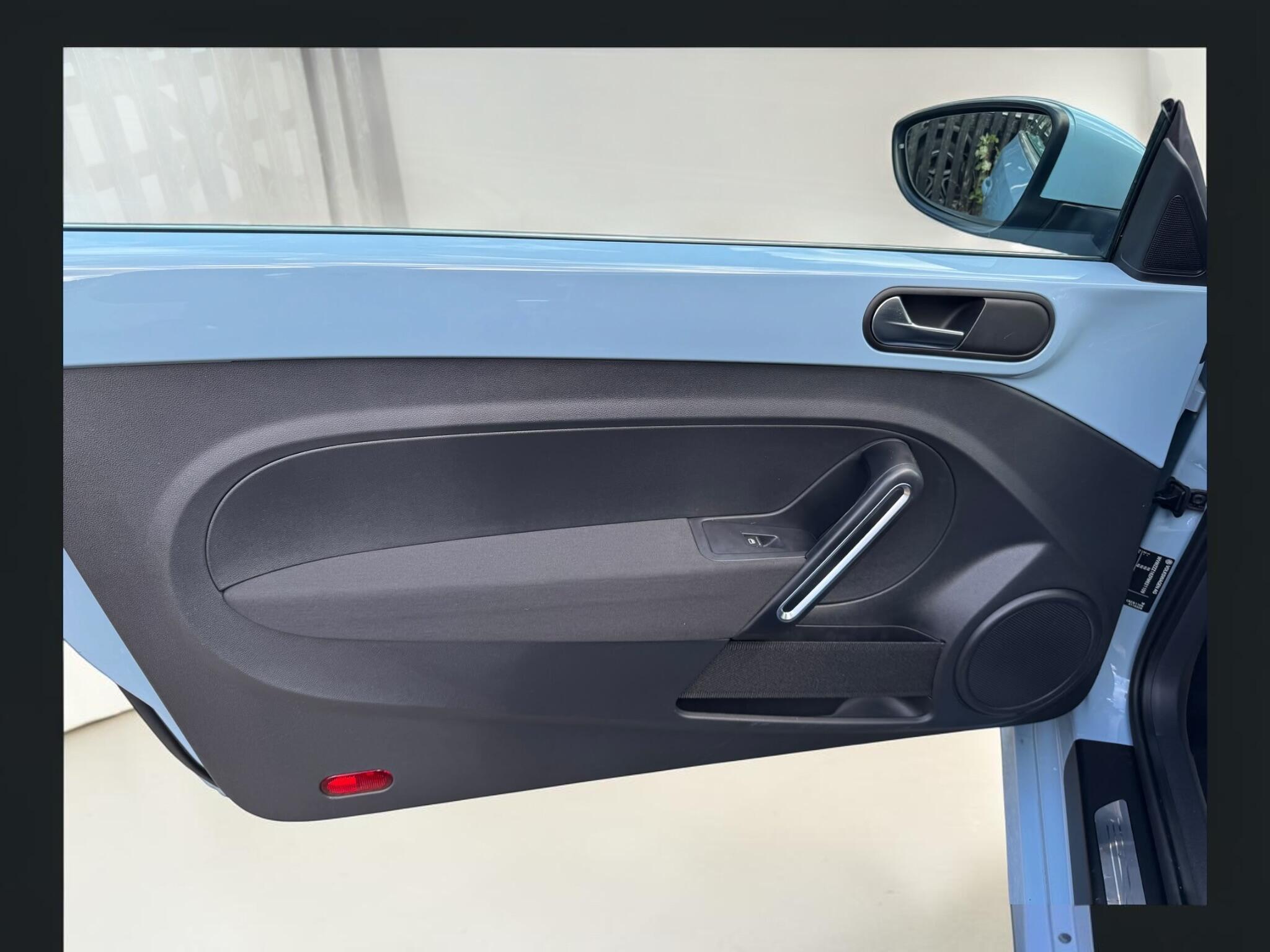 Volkswagen Beetle view 24