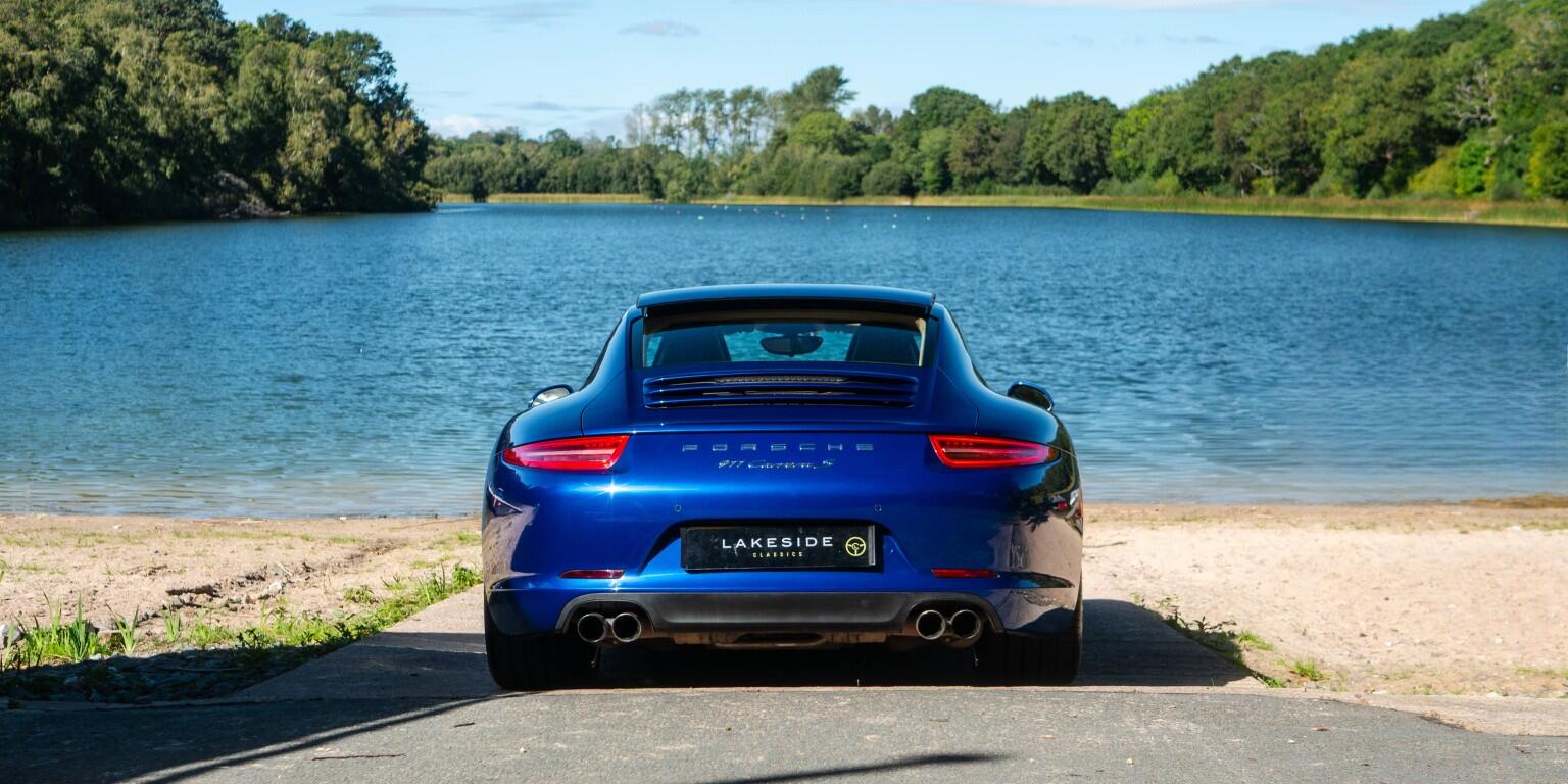 Porsche 911 view 5
