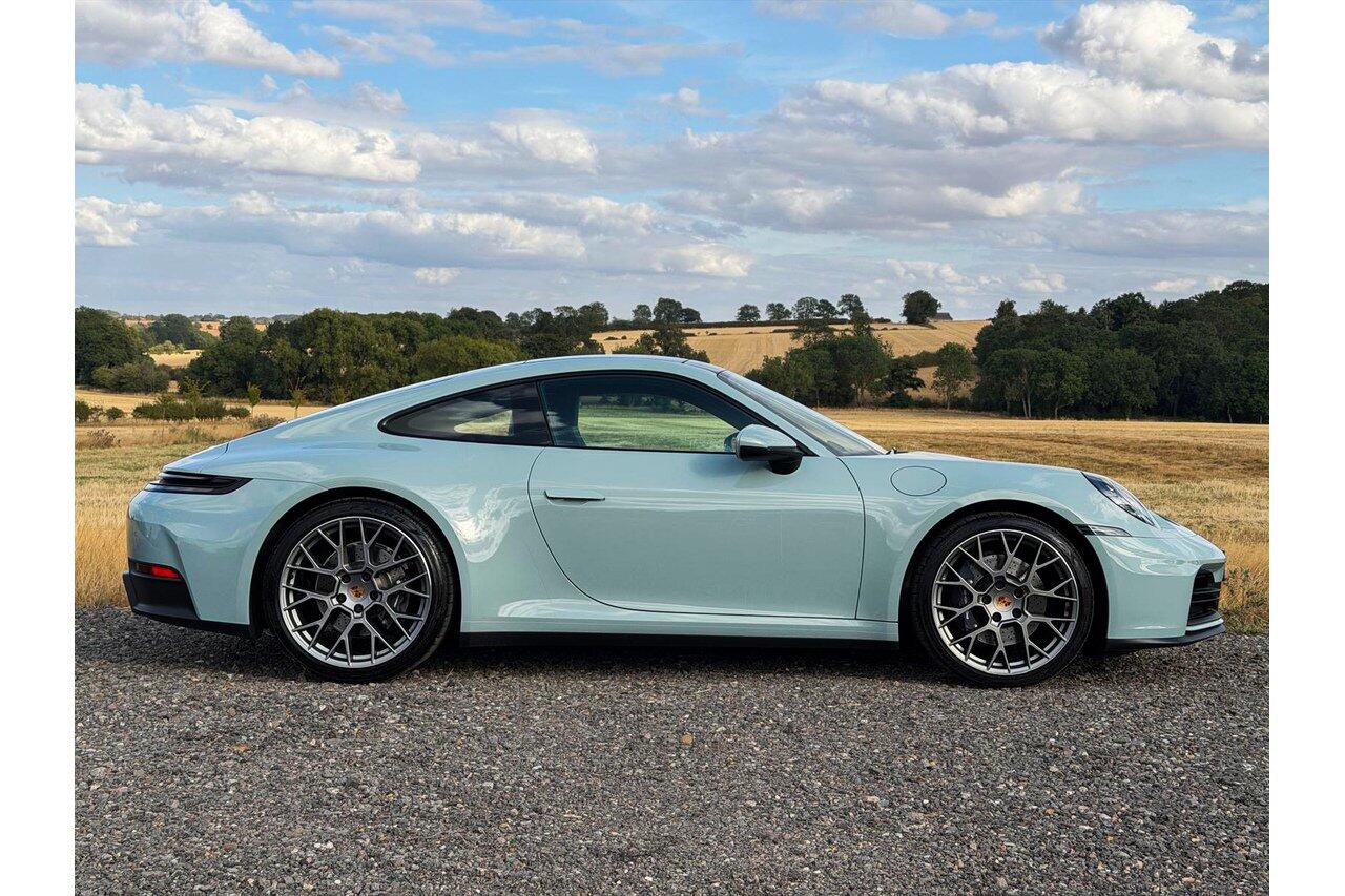 Porsche 911 view 3