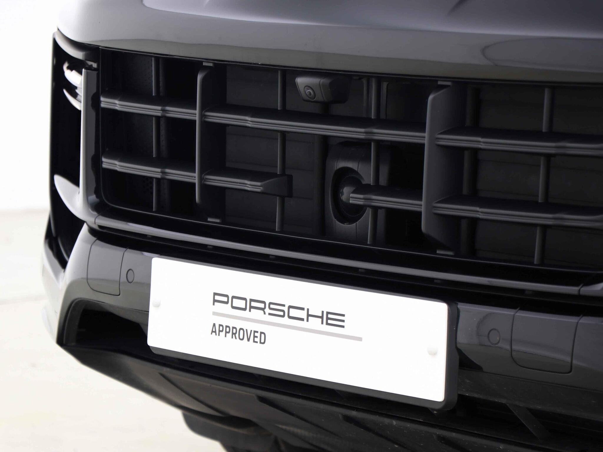 Porsche Cayenne view 16