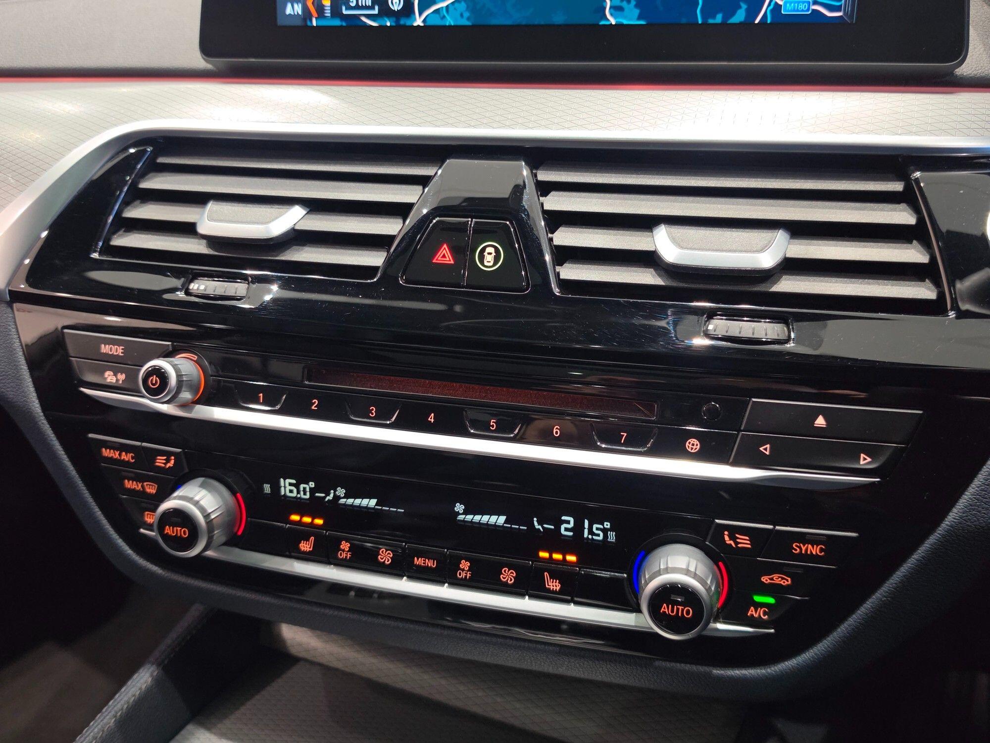 BMW 5 Series view 26