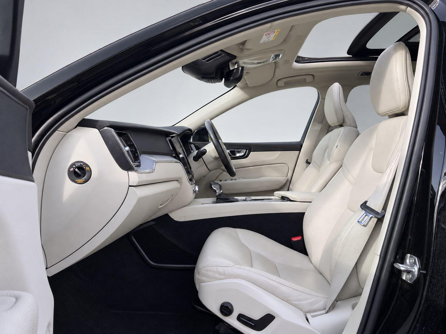 Volvo XC60 view 35