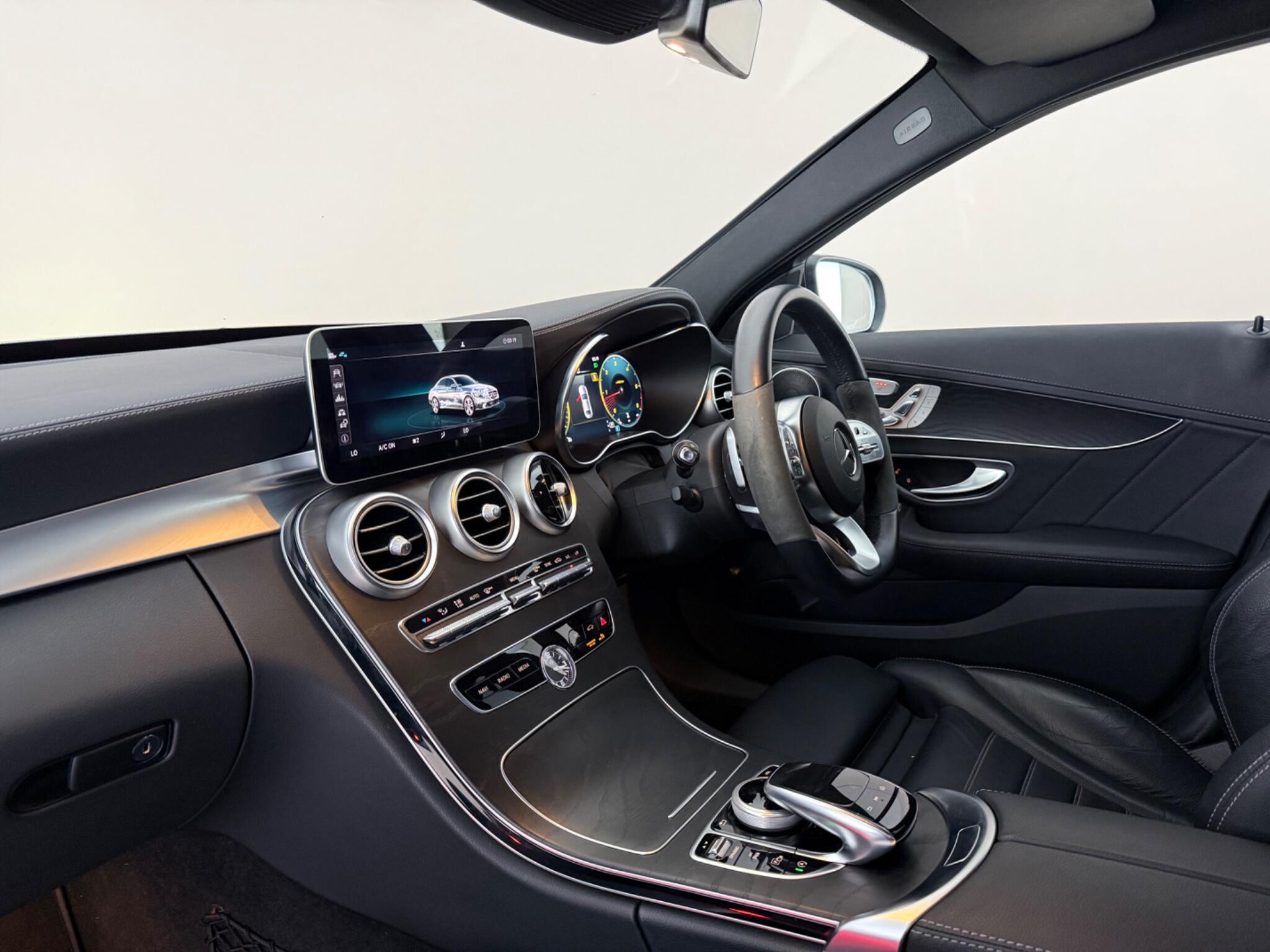 Mercedes-Benz C-Class view 4