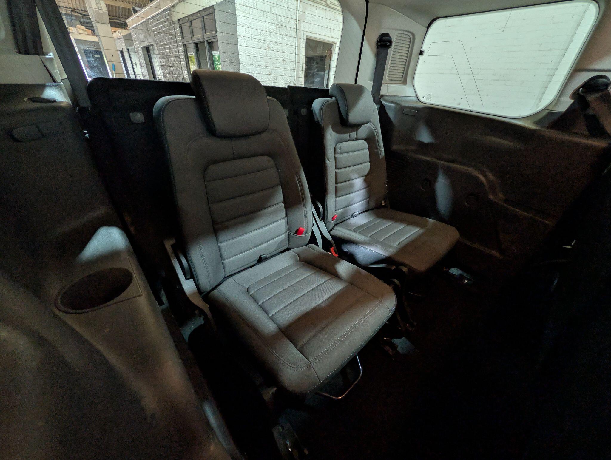 Ford Grand Tourneo Connect view 27