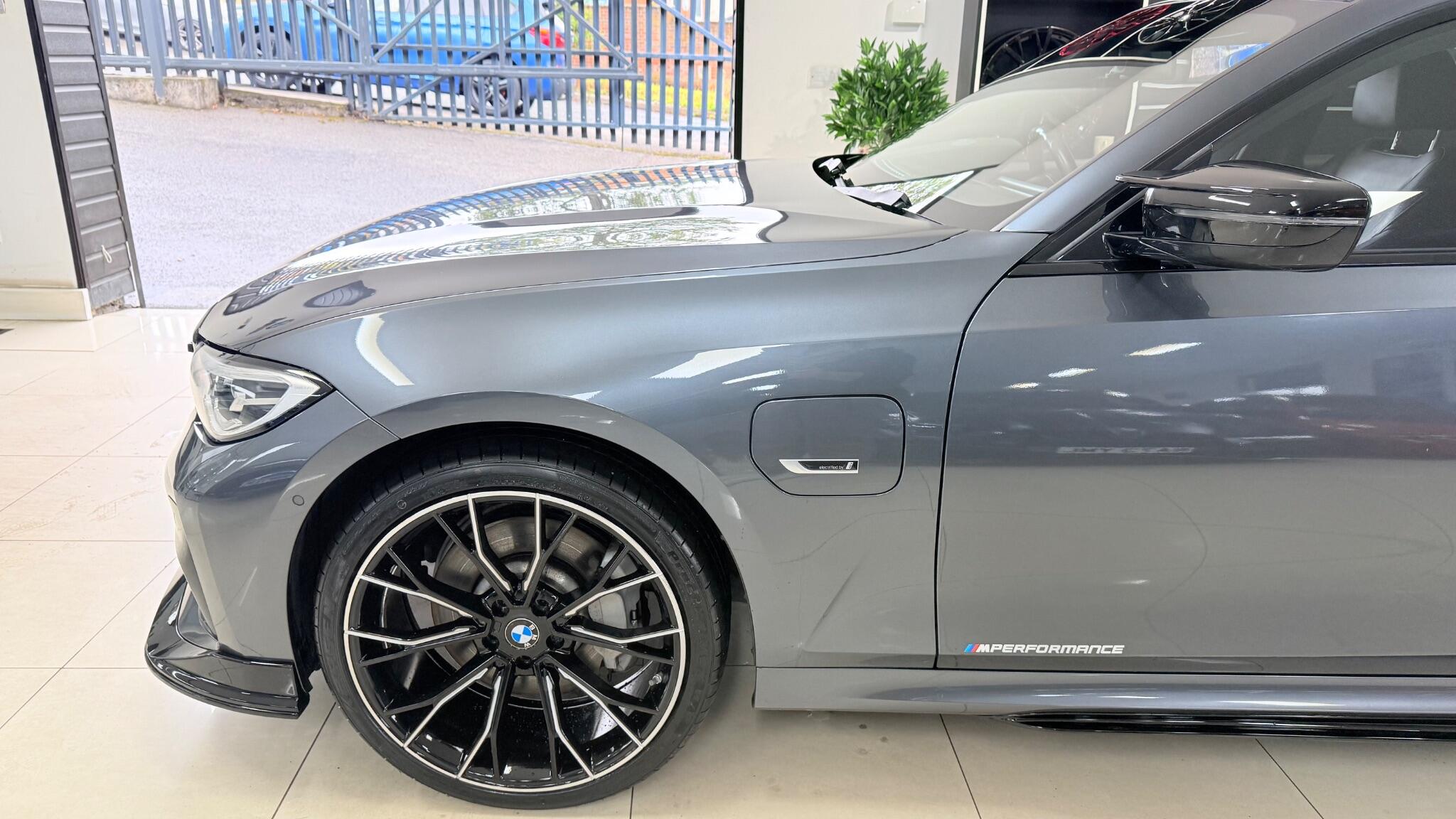 BMW 3 Series view 36