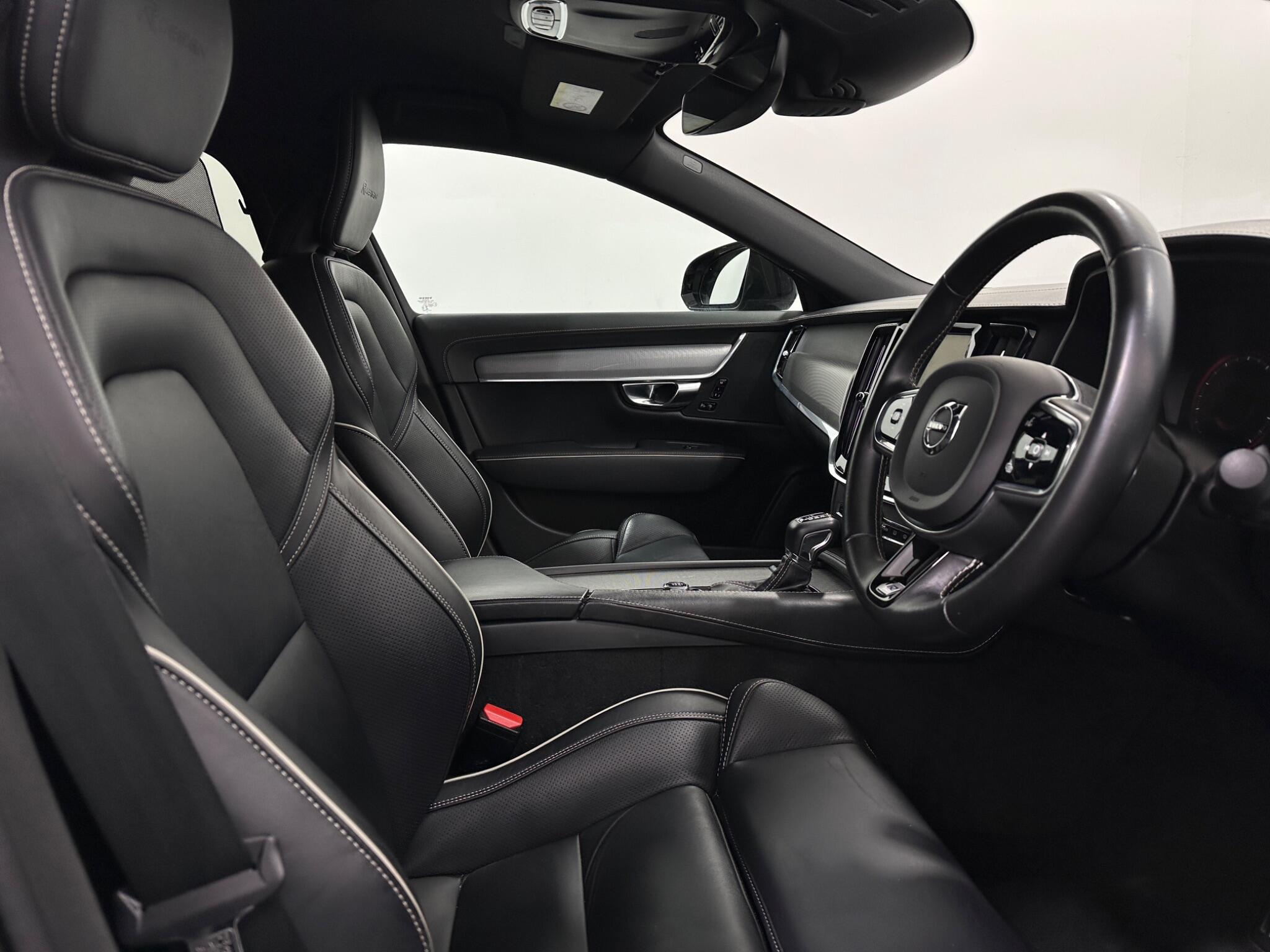Volvo S90 view 32