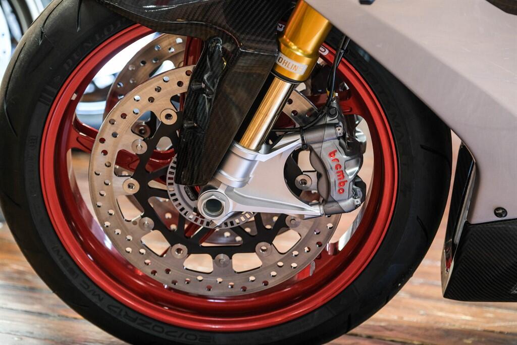 Norton V4 SV view 16