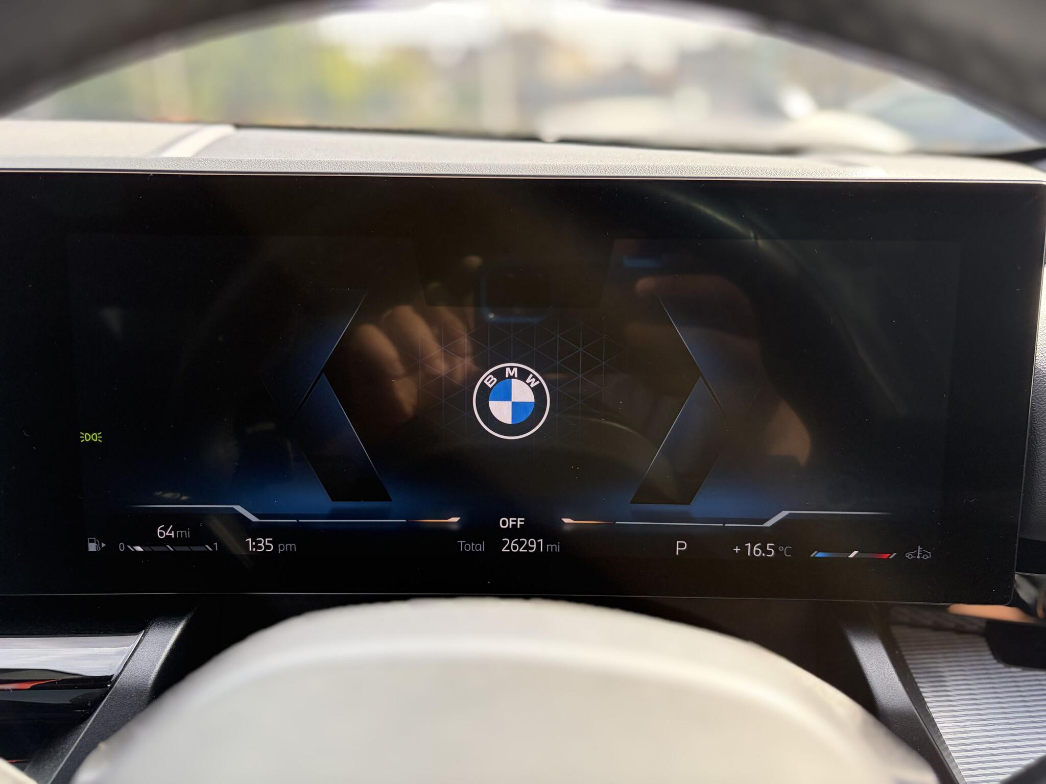 BMW 5 Series view 23
