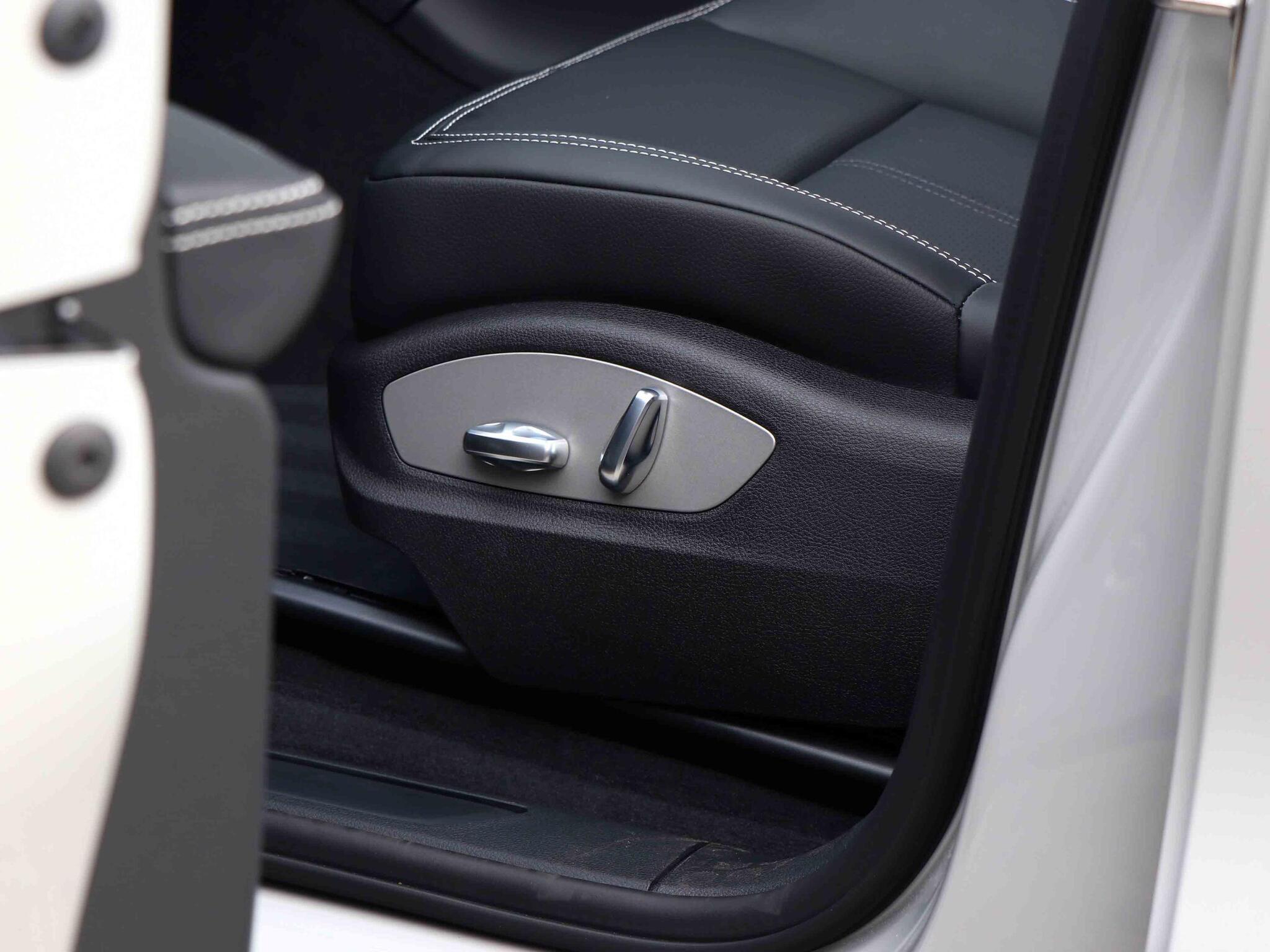 Porsche Macan view 40