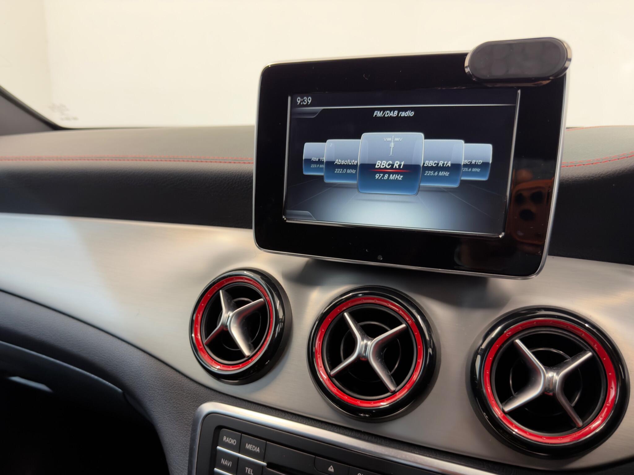 Mercedes-Benz Cla view 33
