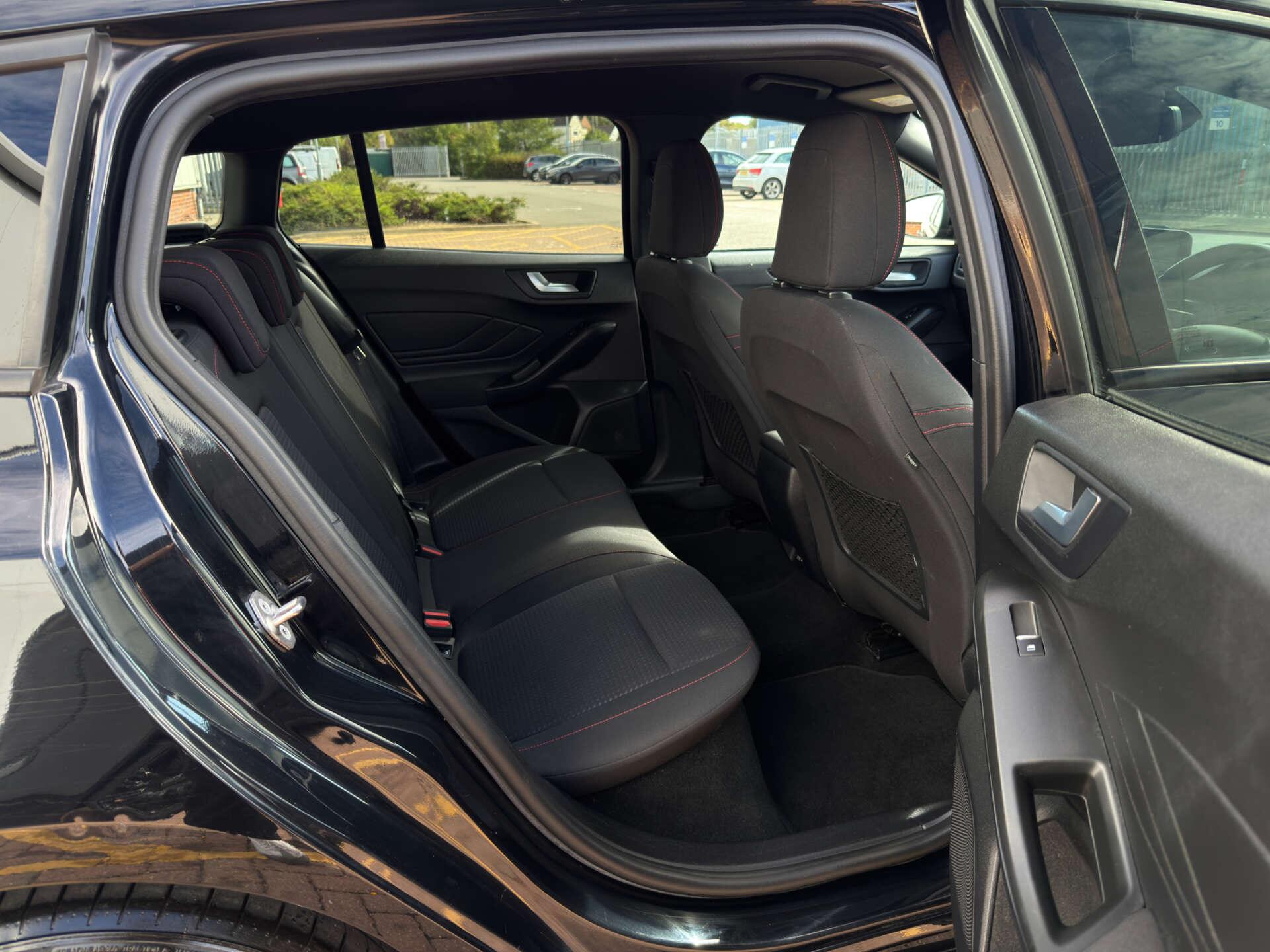 Ford Focus view 26