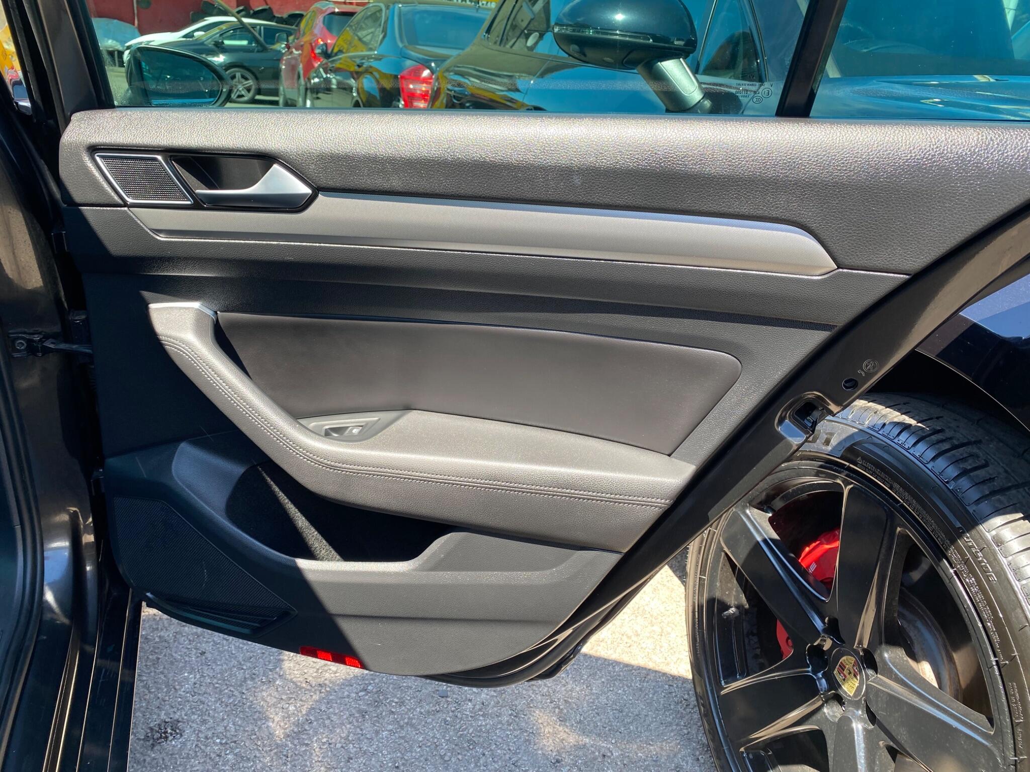 Volkswagen Passat view 36