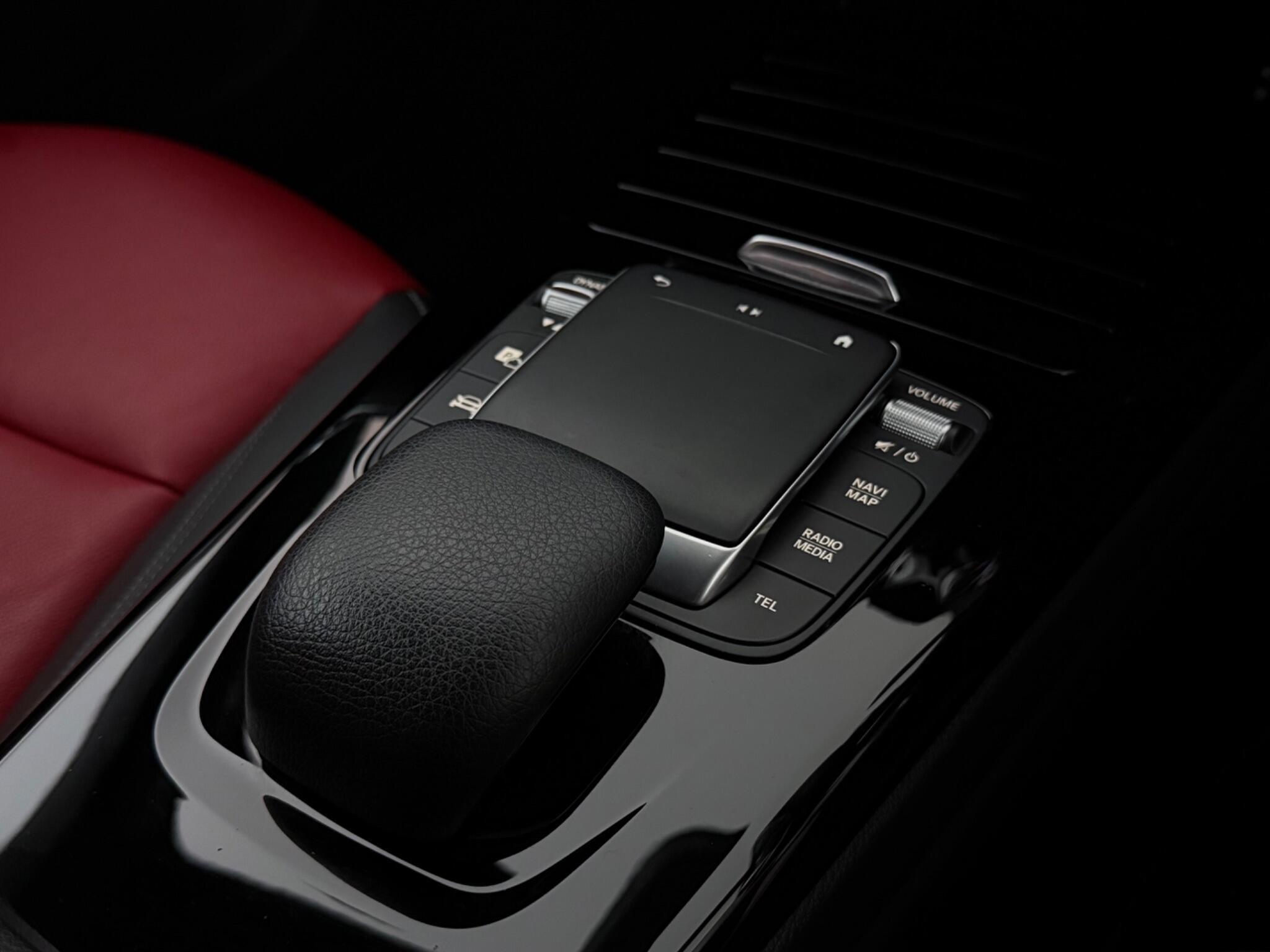 Mercedes-Benz Cla view 24