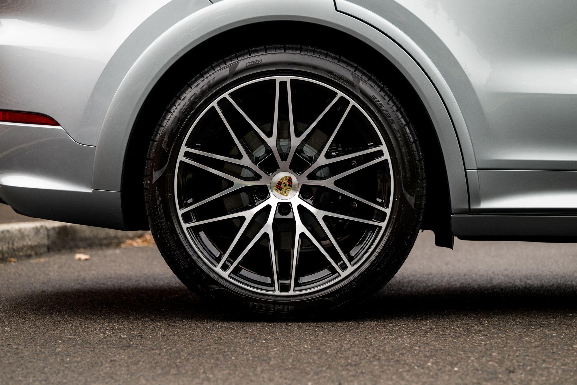 Porsche Cayenne view 21