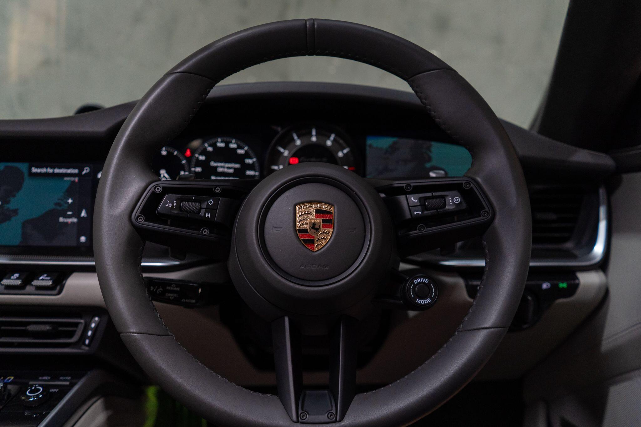 Porsche 911 view 31