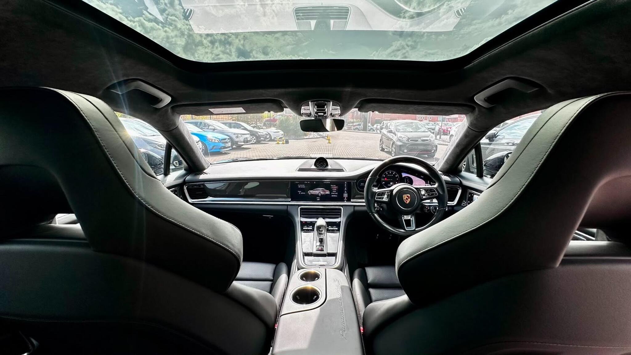 Porsche Panamera view 32