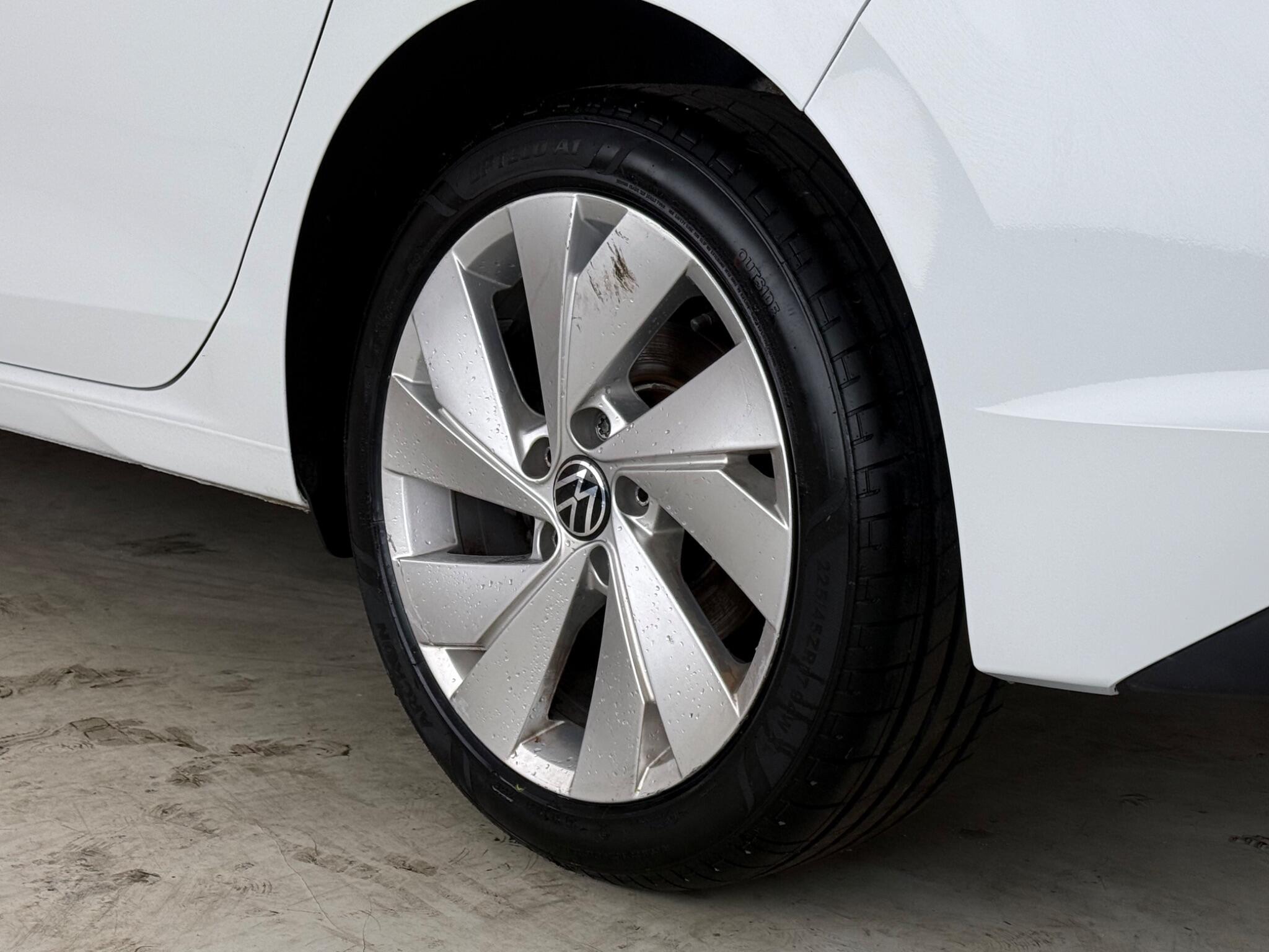 Volkswagen Golf view 9