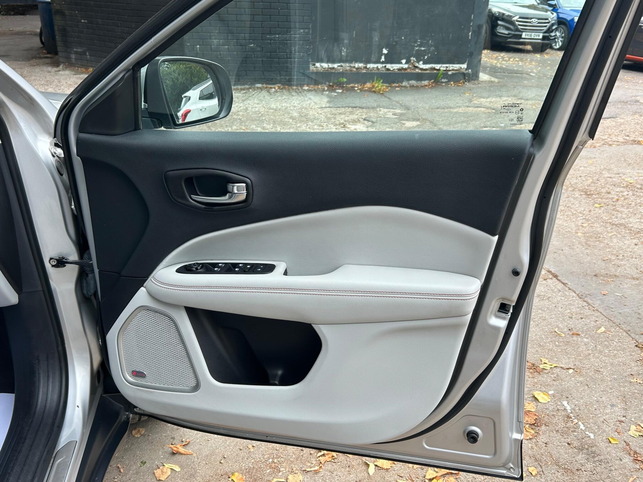 Jeep Compass view 35