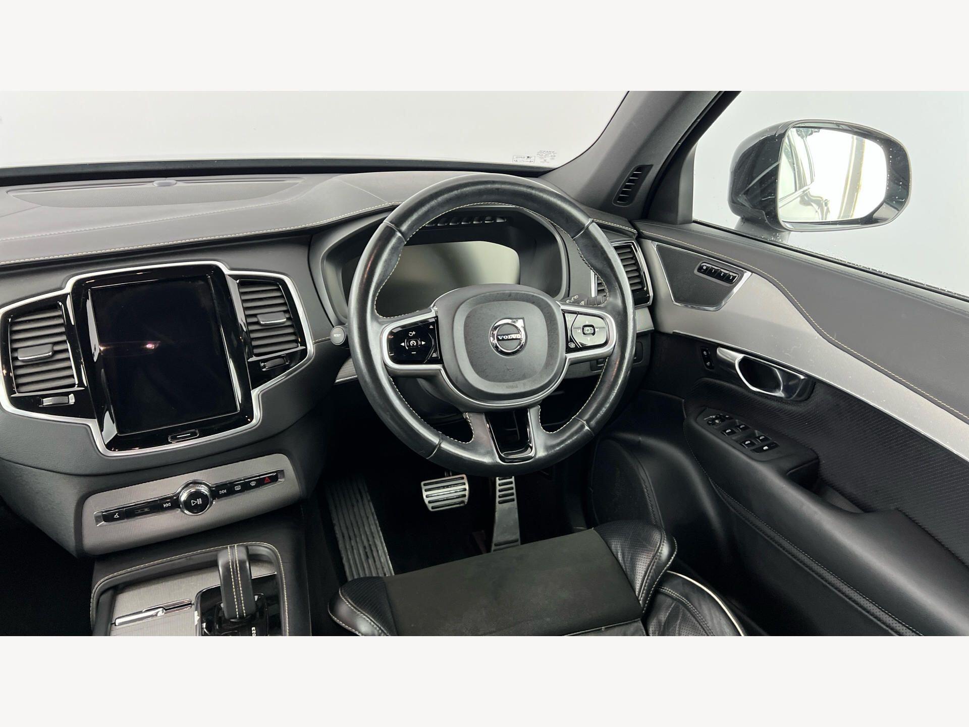 Volvo XC90 view 11