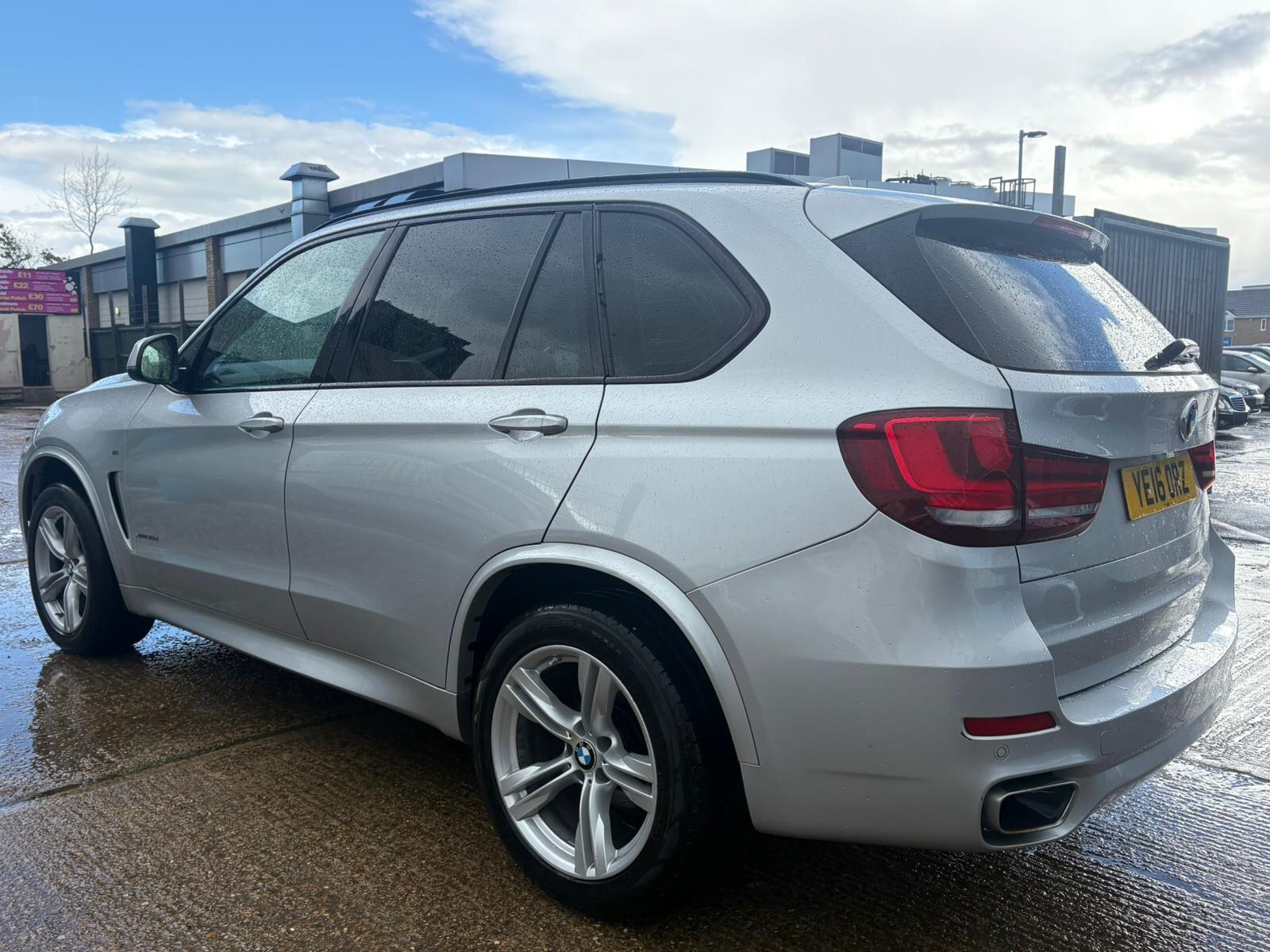 BMW X5 view 5