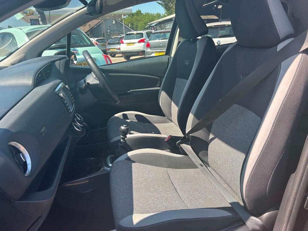 Toyota Yaris view 18
