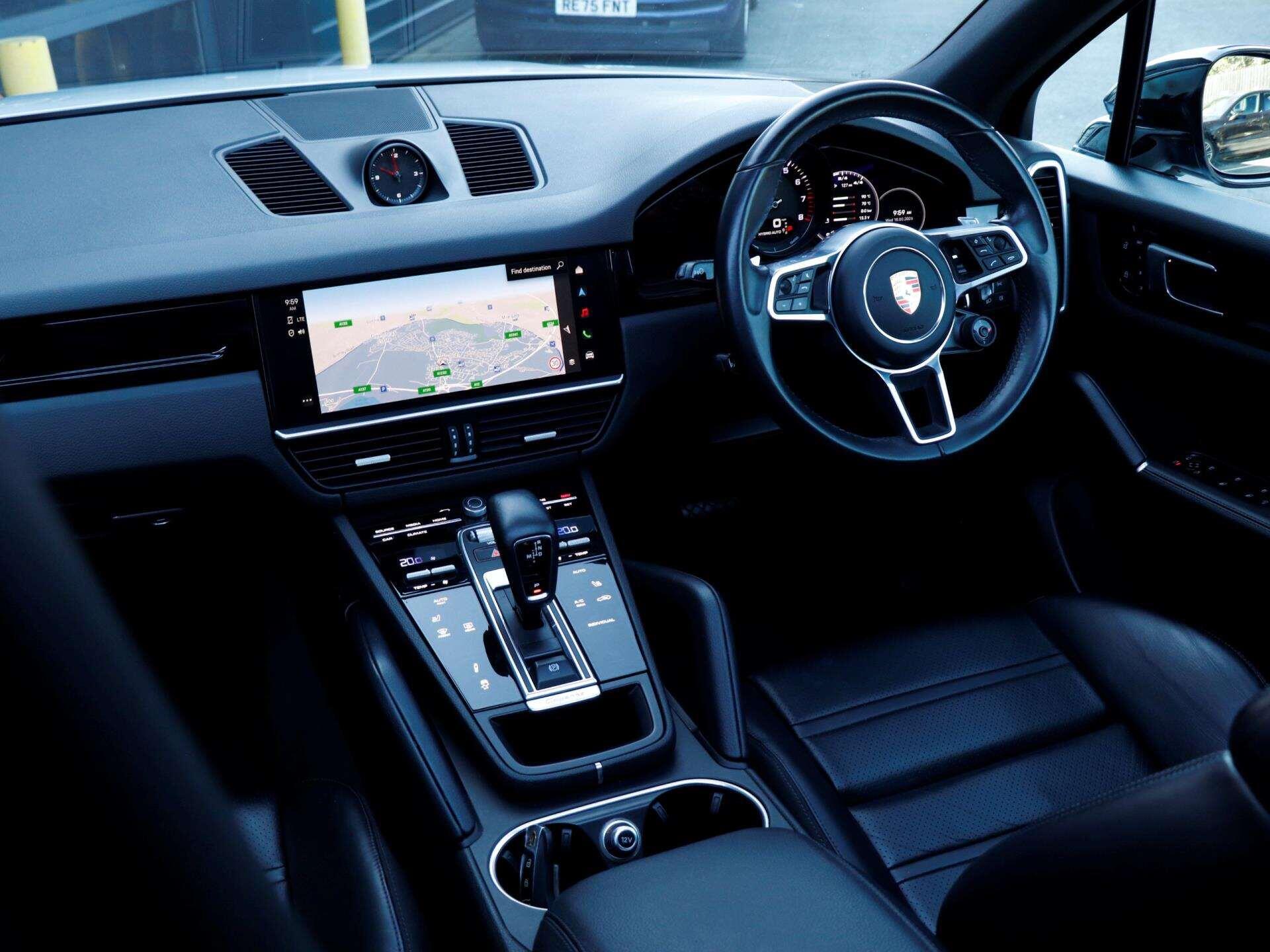 Porsche Cayenne view 9