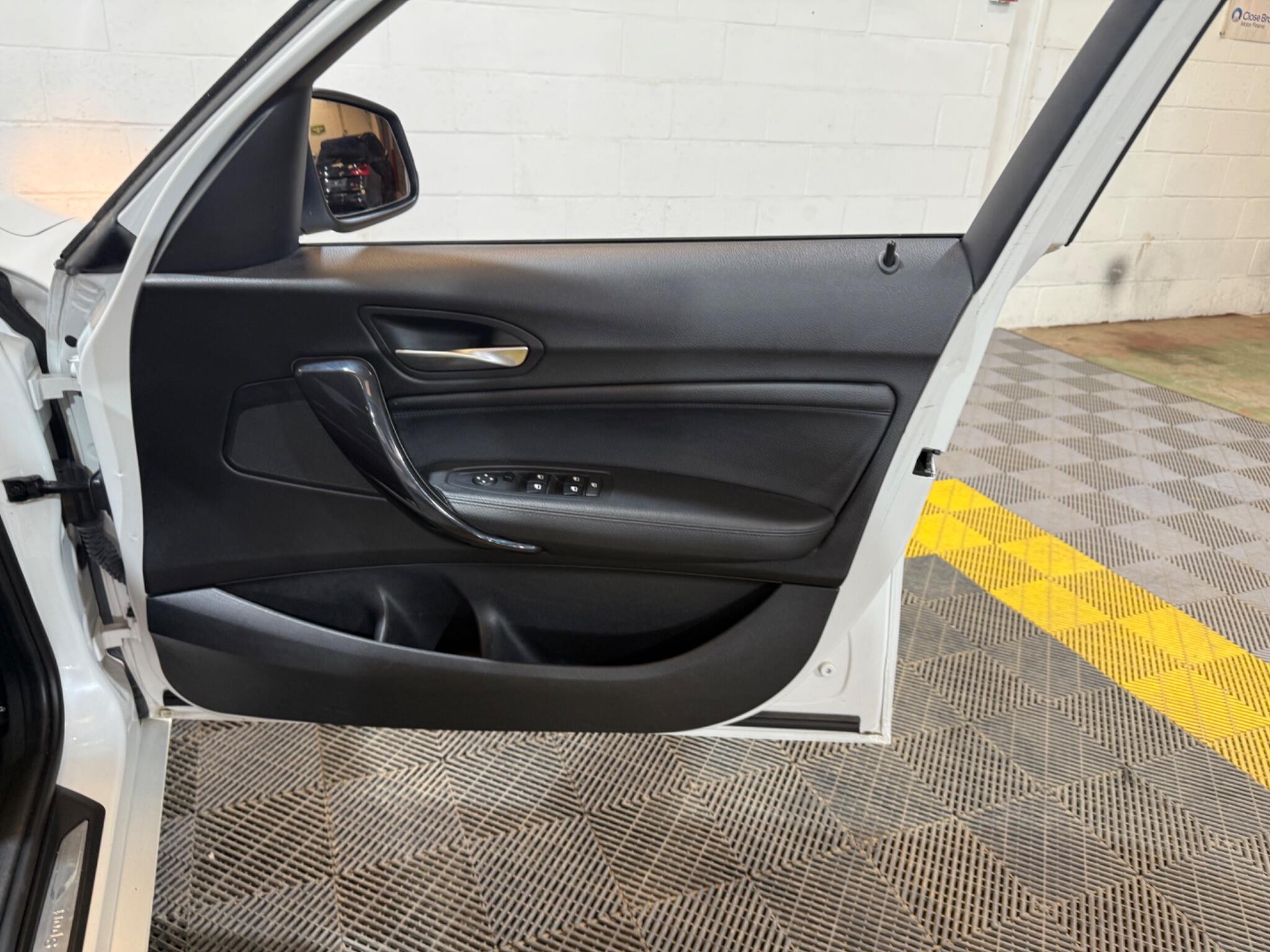 BMW 1 Series view 35