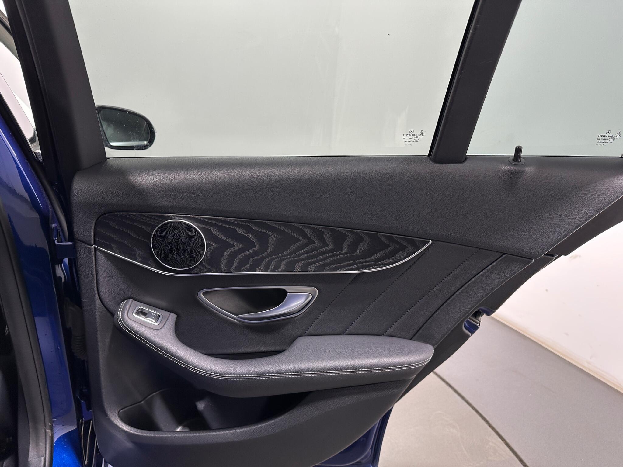 Mercedes-Benz C-Class view 45