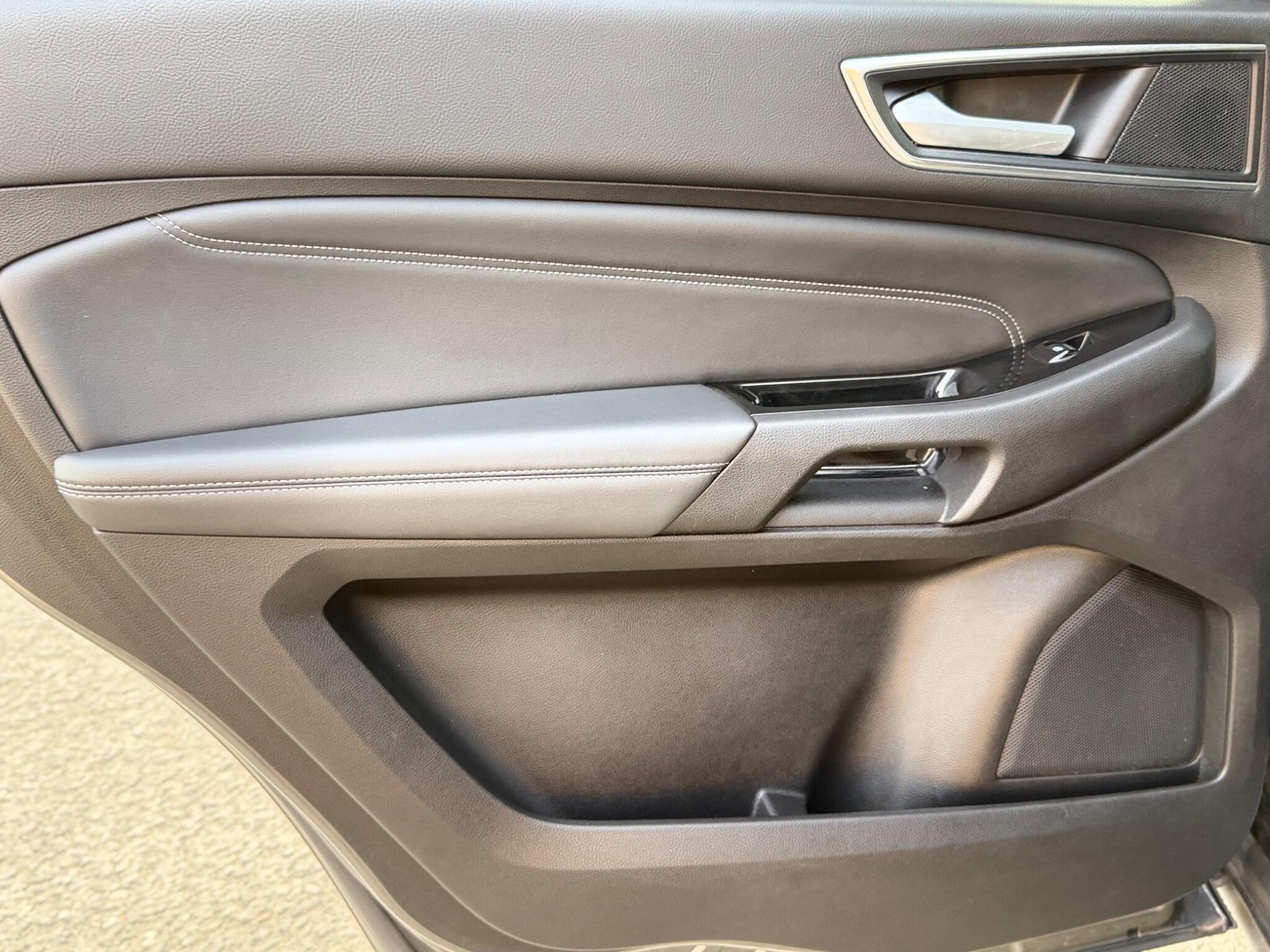Ford Galaxy view 35