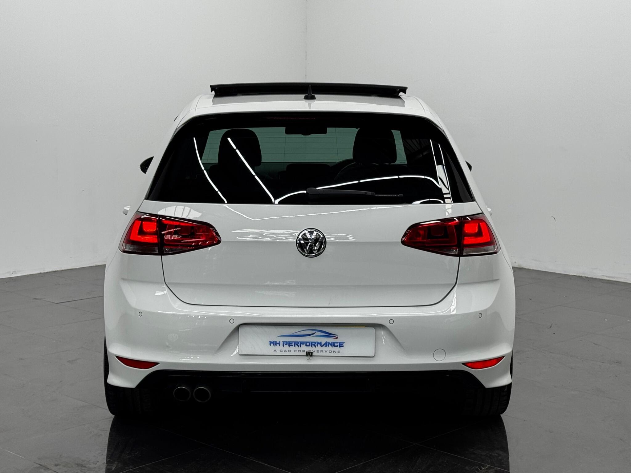 Volkswagen Golf view 4